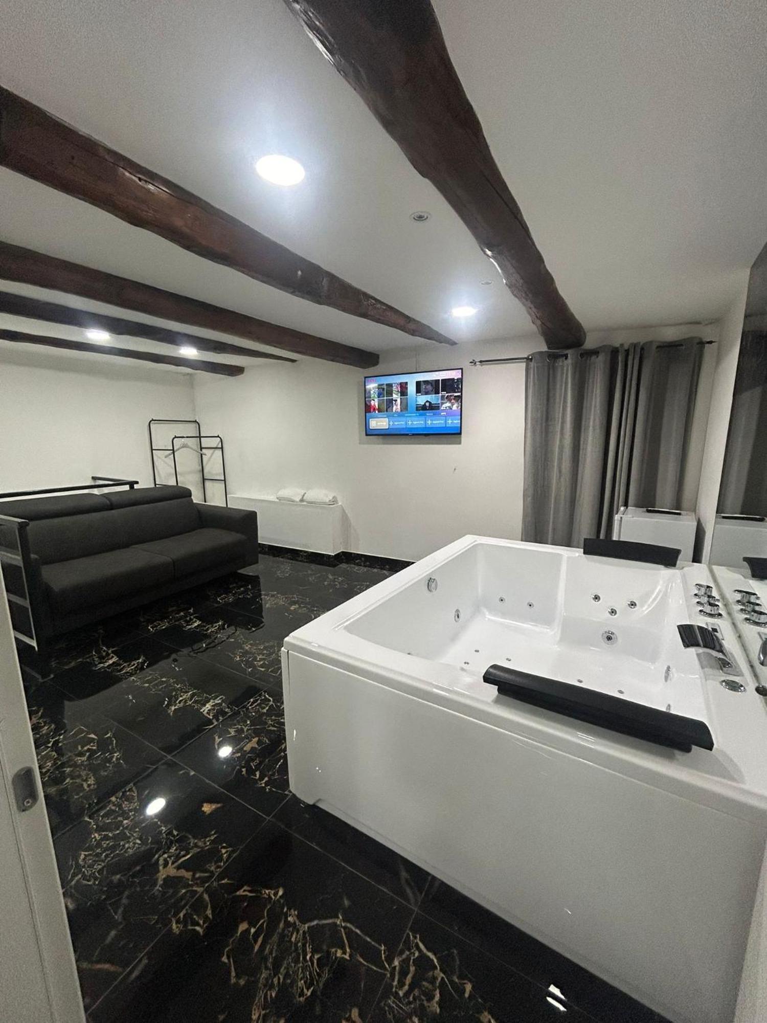 Valentino Luxury Apartment Naples