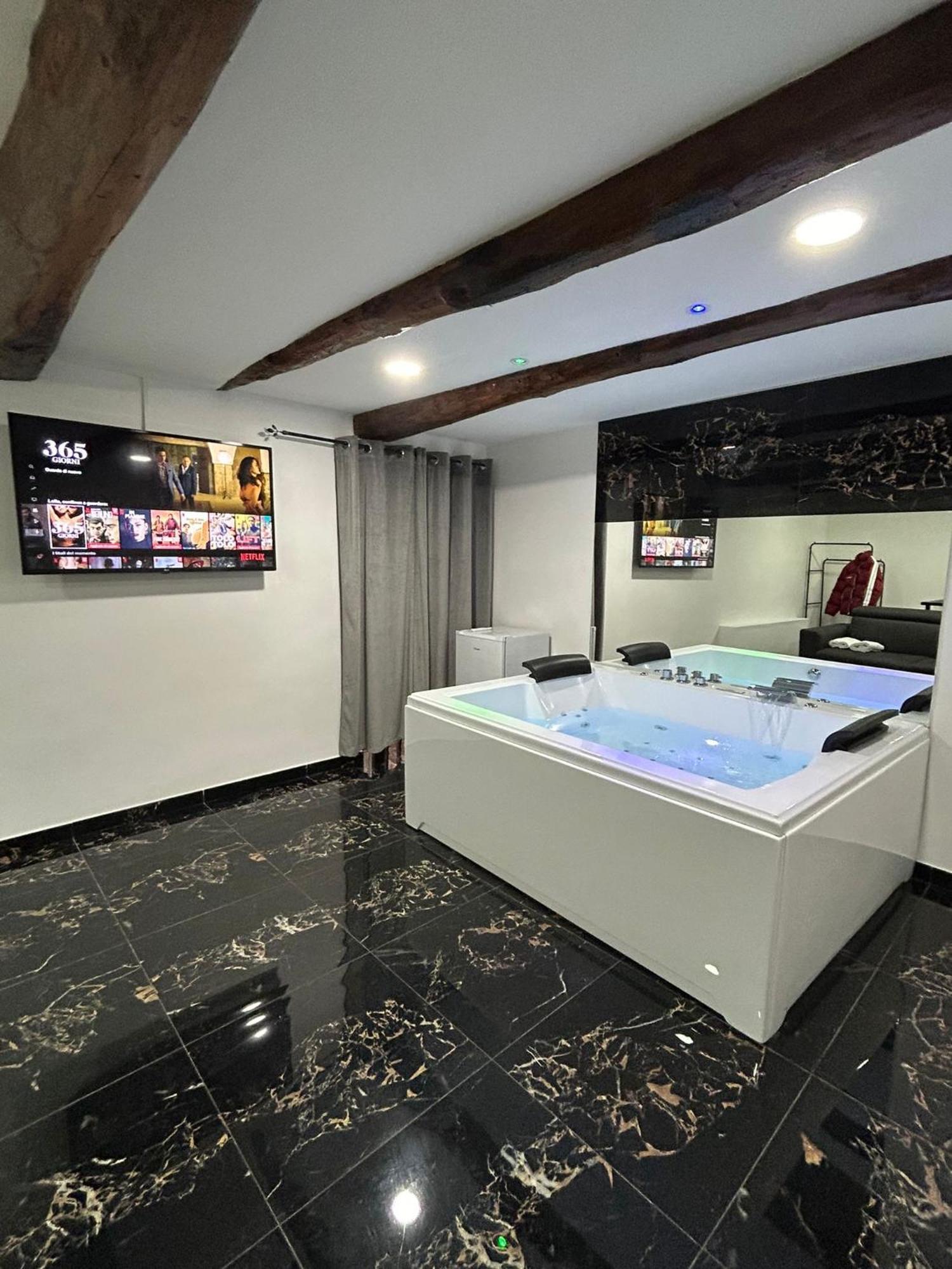 Valentino Luxury Apartment Naples
