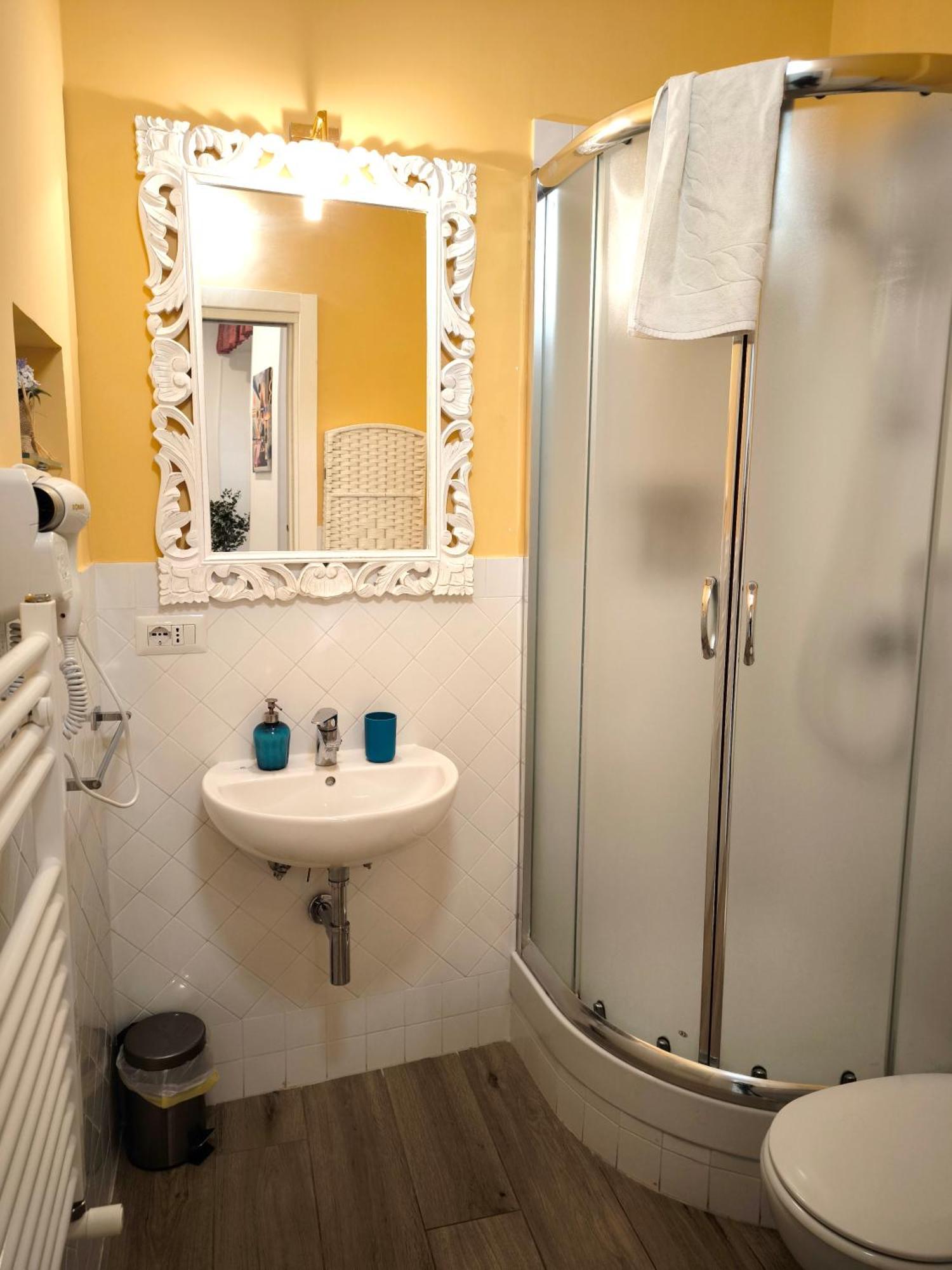 Agora Singola Con Bagno Privato Adiacente Naples