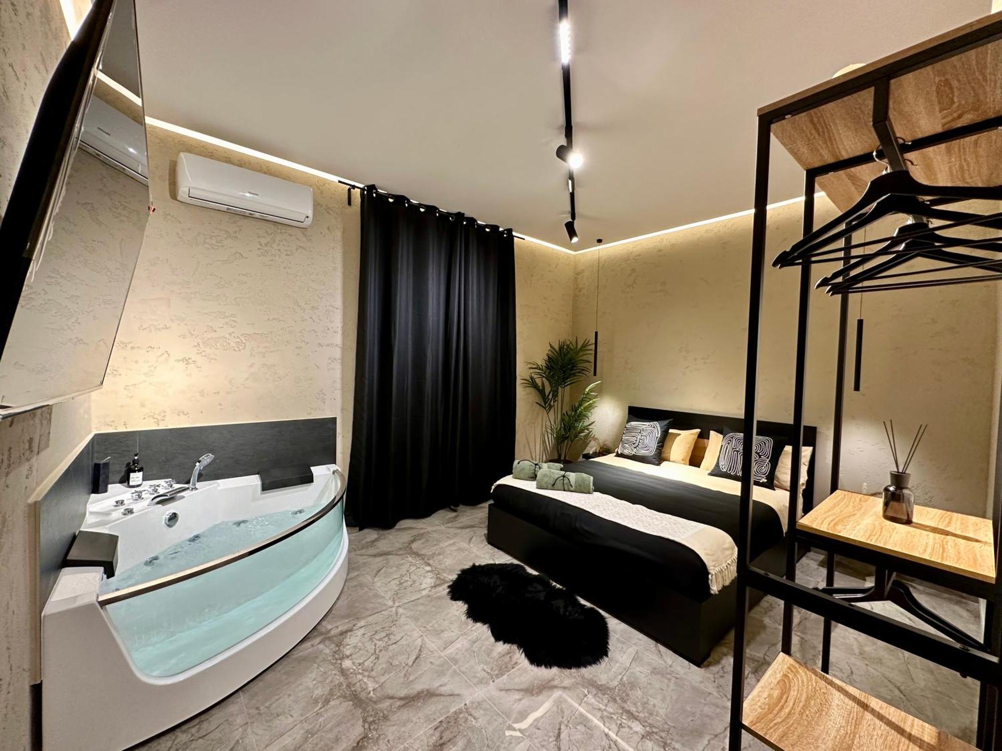 Falco Boutique With Jacuzzi Apartment Naples