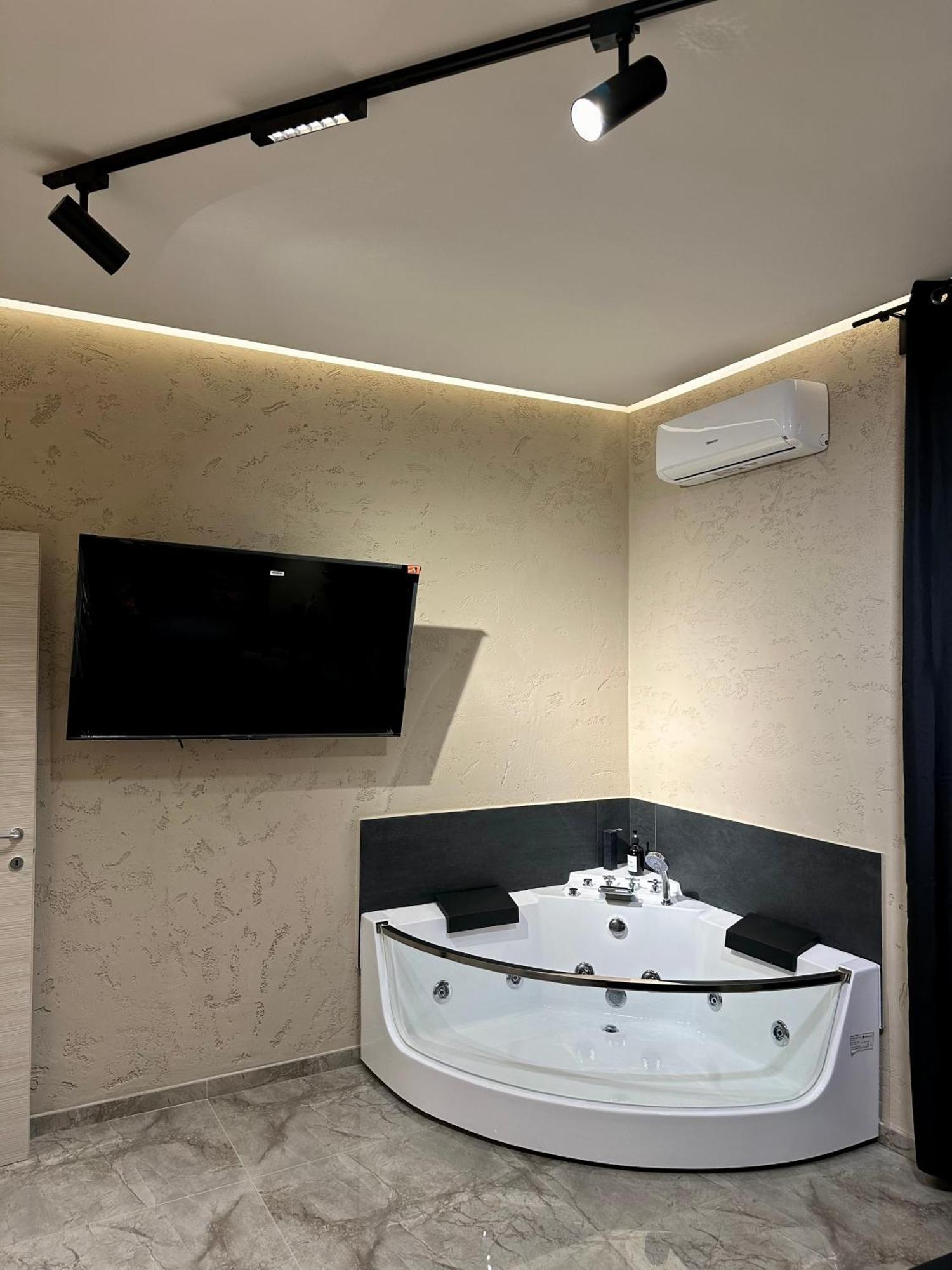 Falco Boutique With Jacuzzi * Naples