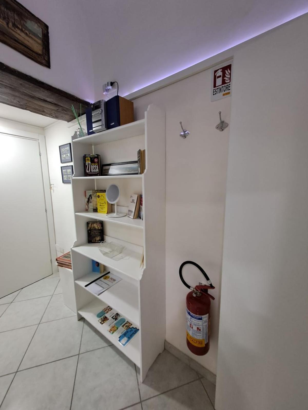 Apartment Lacasa Sulla Nuvola Duomo Centro Storico Di Naples