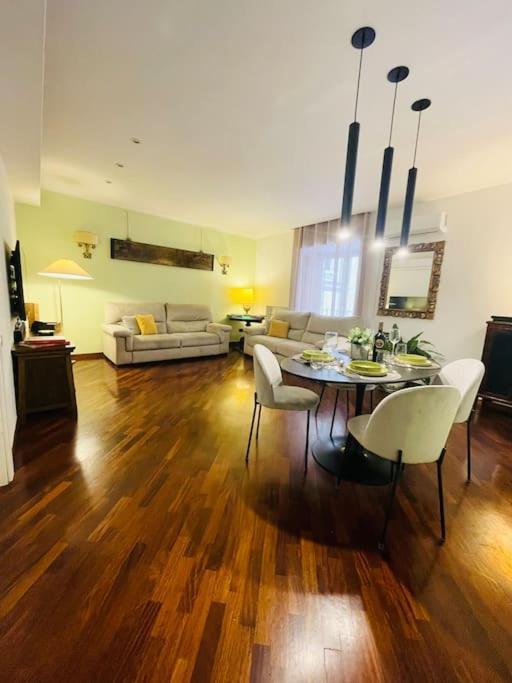 Re Gallo Luxury Plebiscito In Via Chiaia Naples