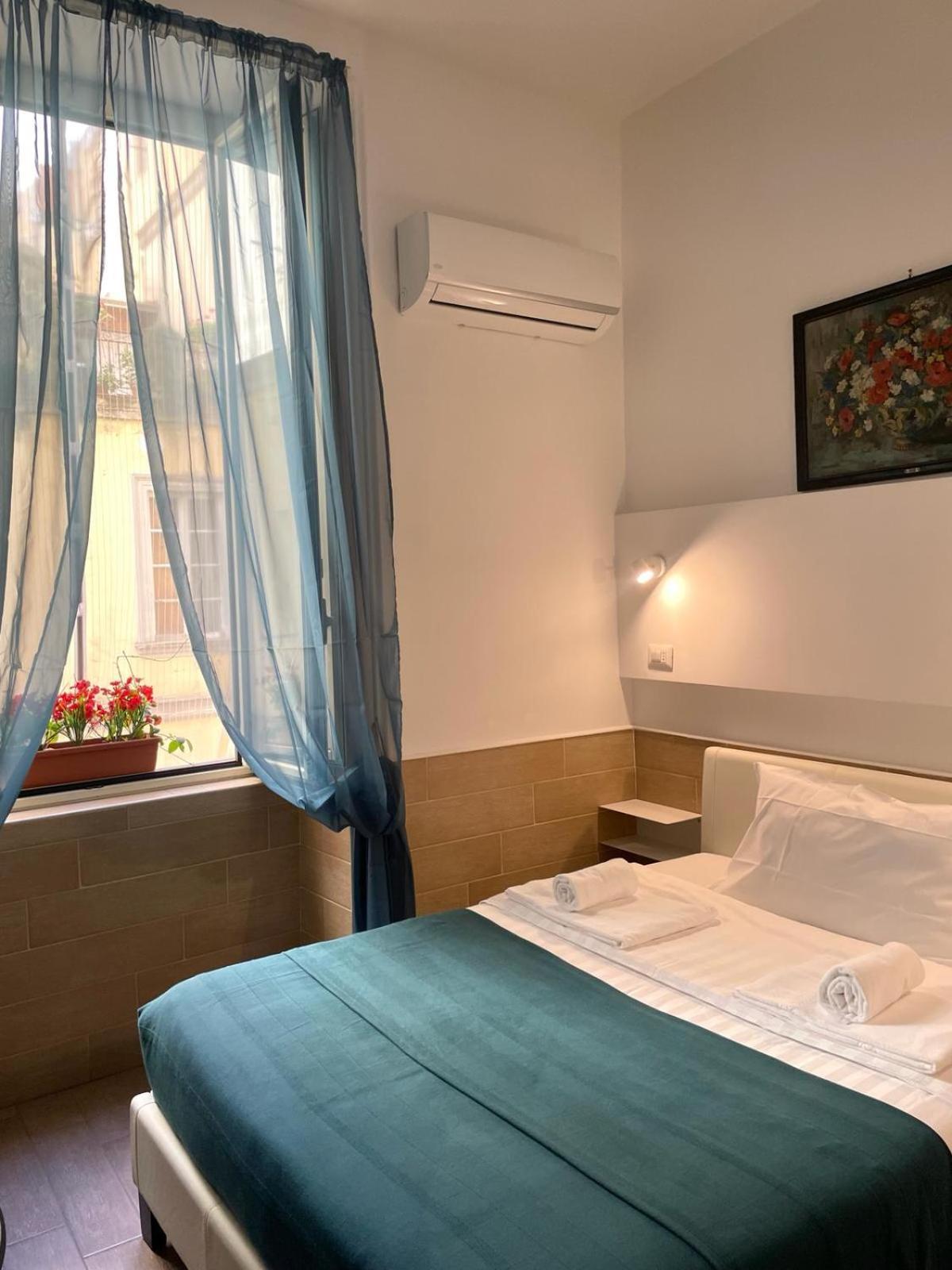 Hotel H22 Naples