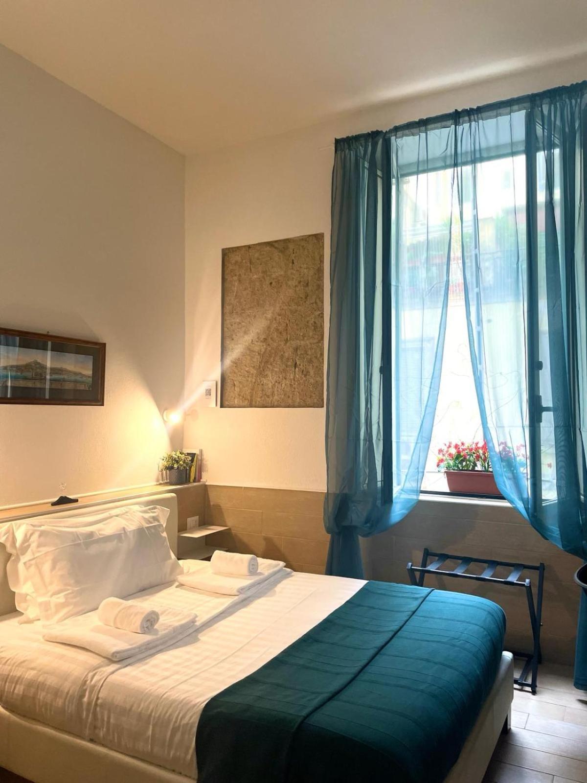 Hotel H22 3*
