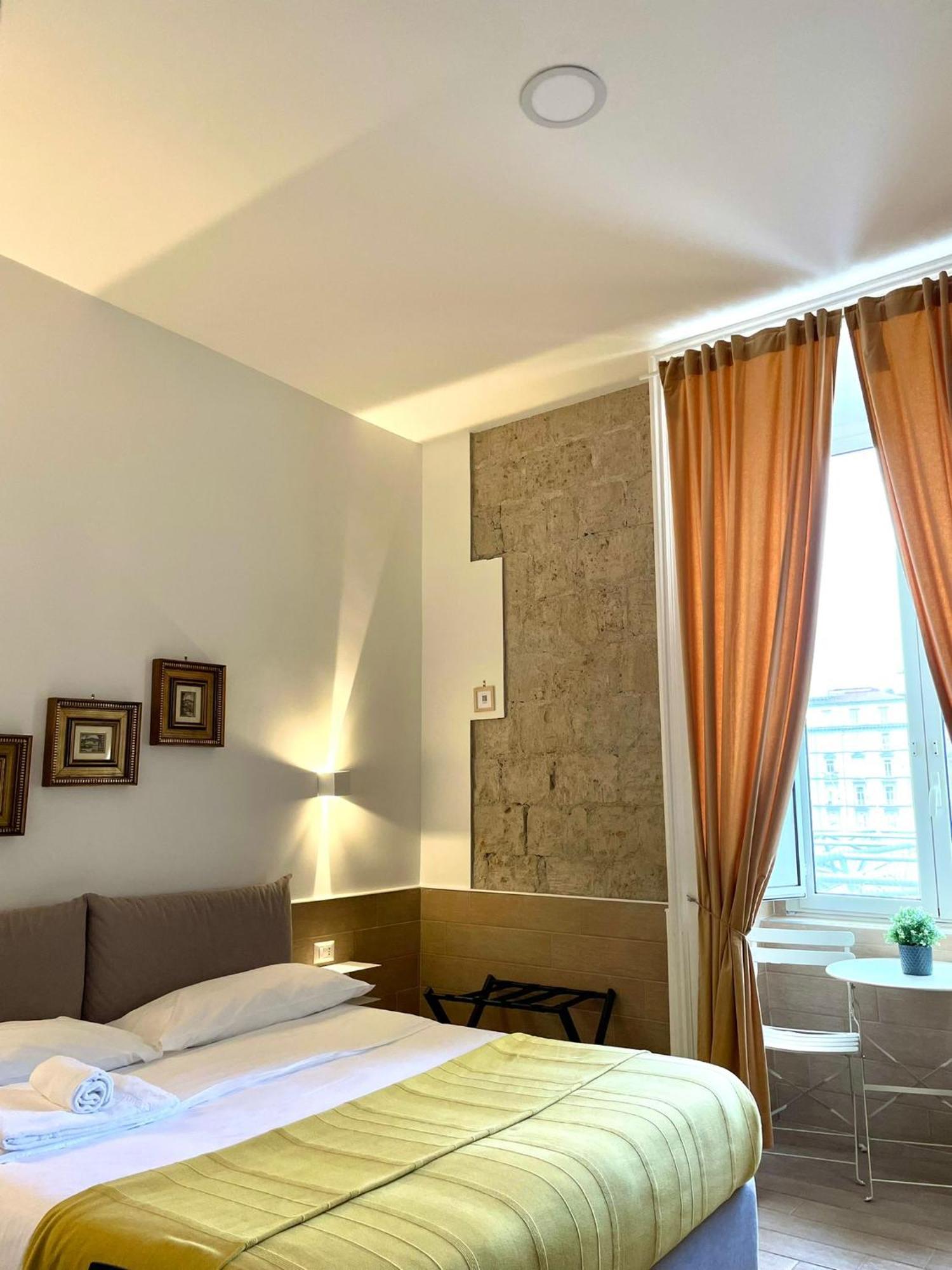 H22 Hotel Naples