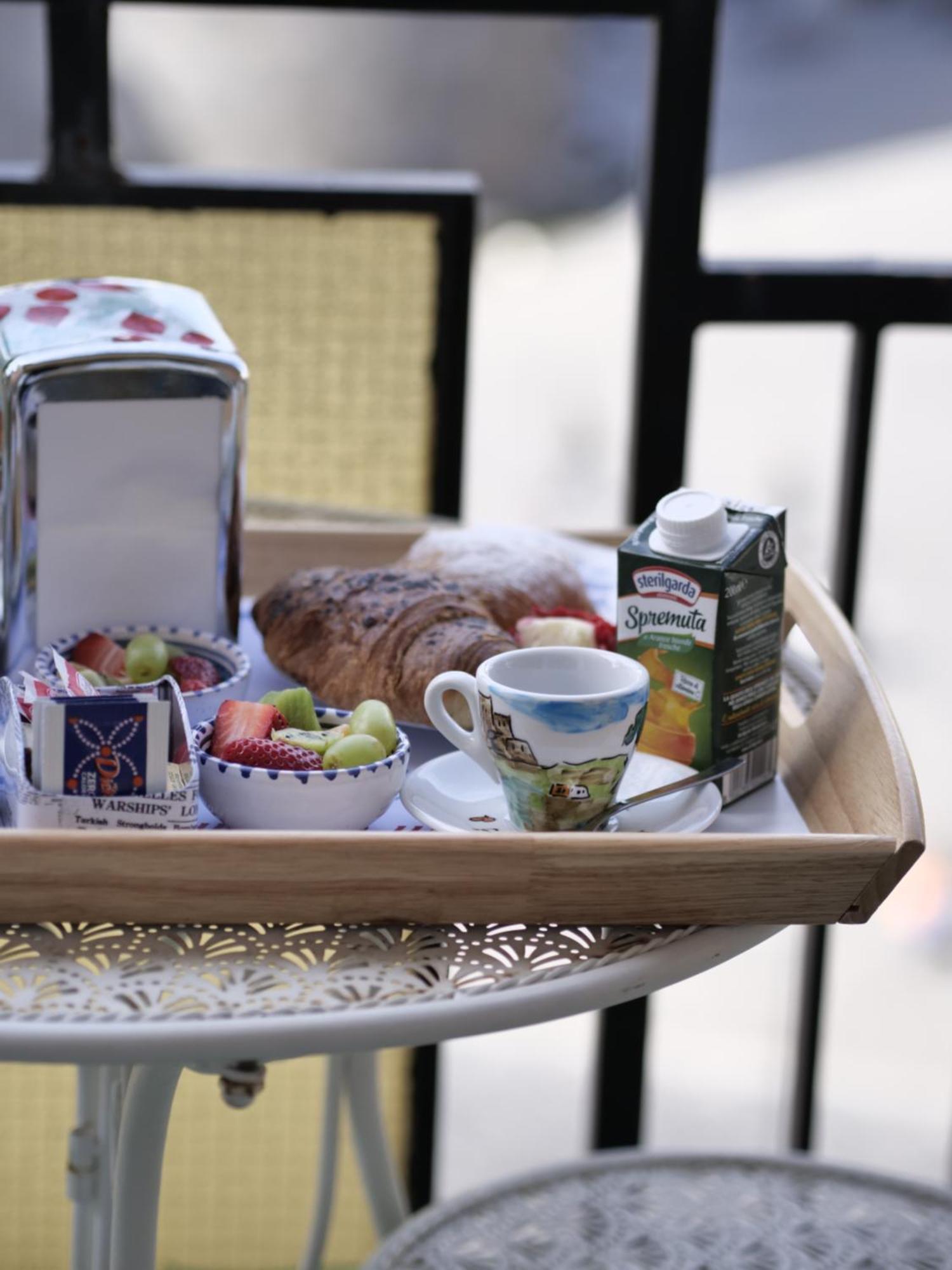 Happy In Bed & Breakfast