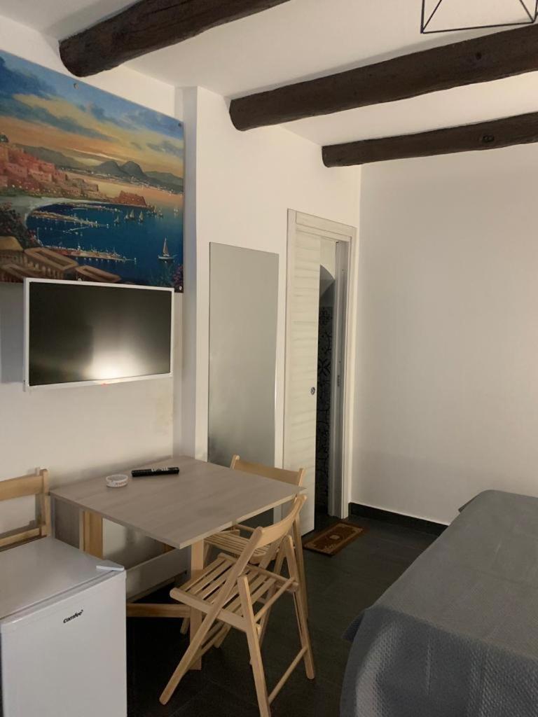 Viky House Chiaia * Naples