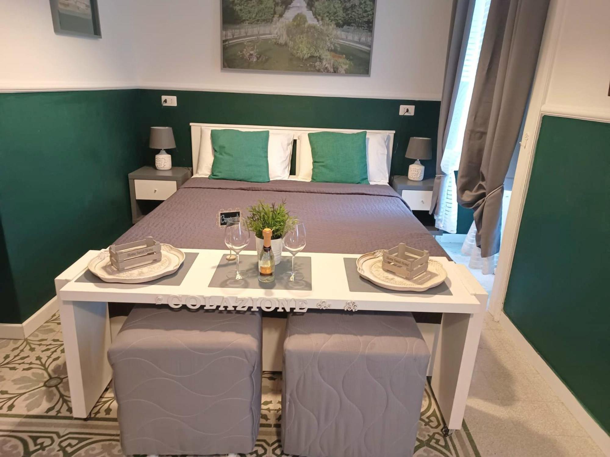 Giordano's Homestay Naples