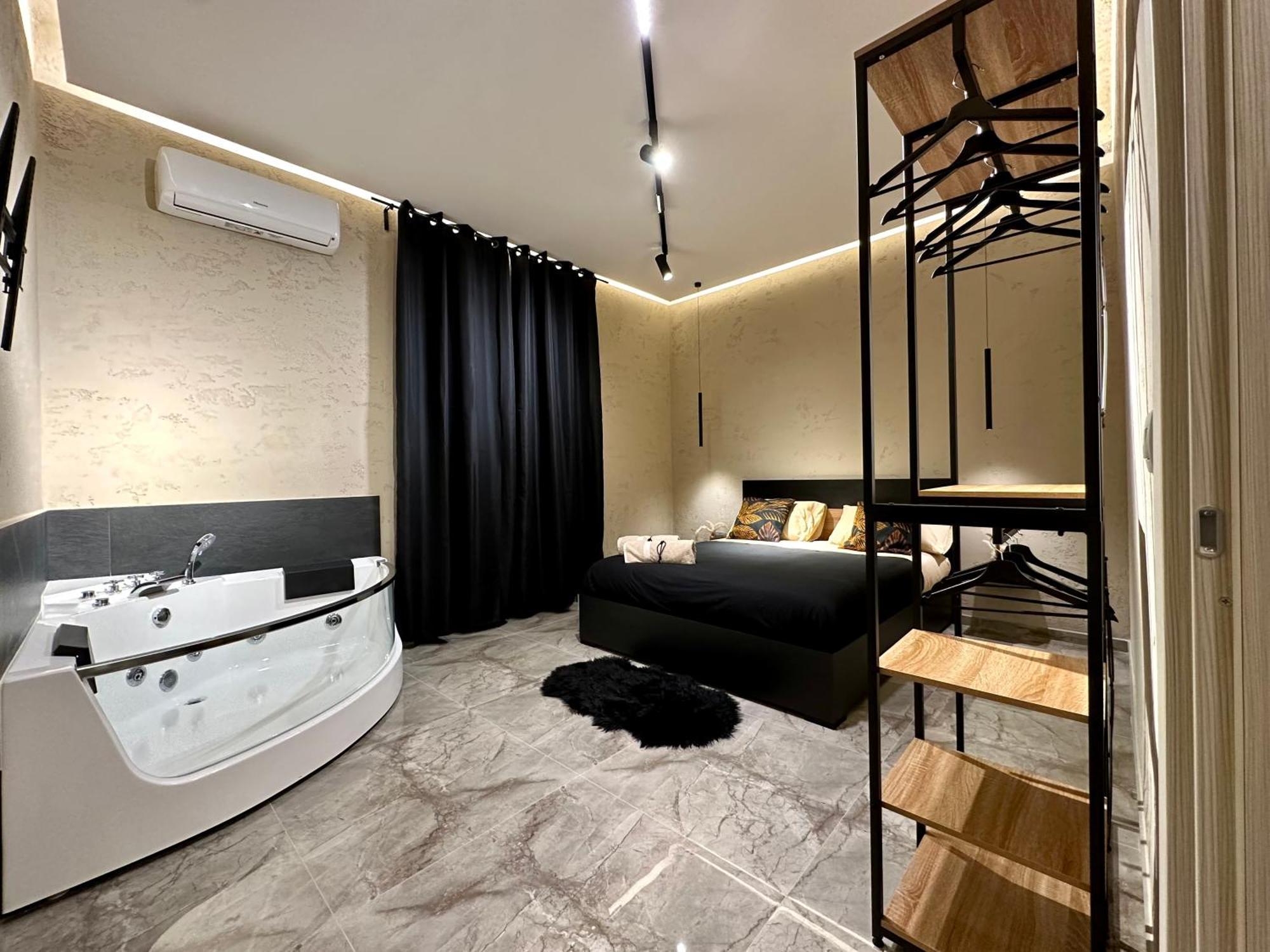 Falco Boutique With Jacuzzi Naples