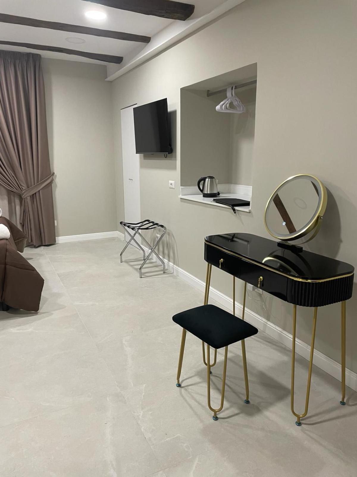 Dimora Del Plebiscito Bed & Breakfast