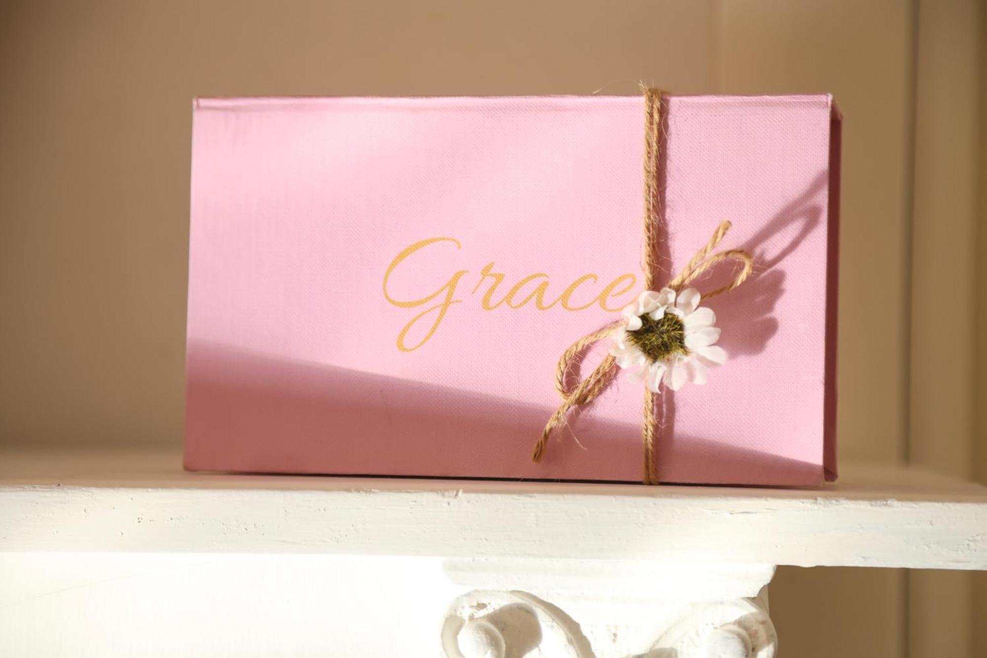 Grace's In The Center *