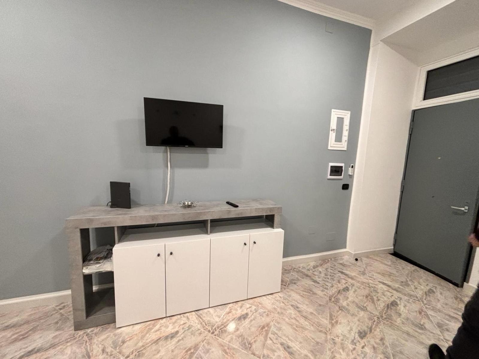 Di Napoli's Apartment *