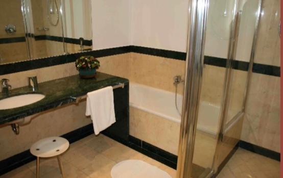 Gli Angioini Srl Aparthotel