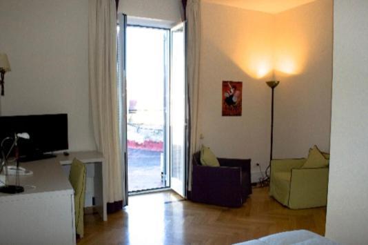 Aparthotel Gli Angioini Srl