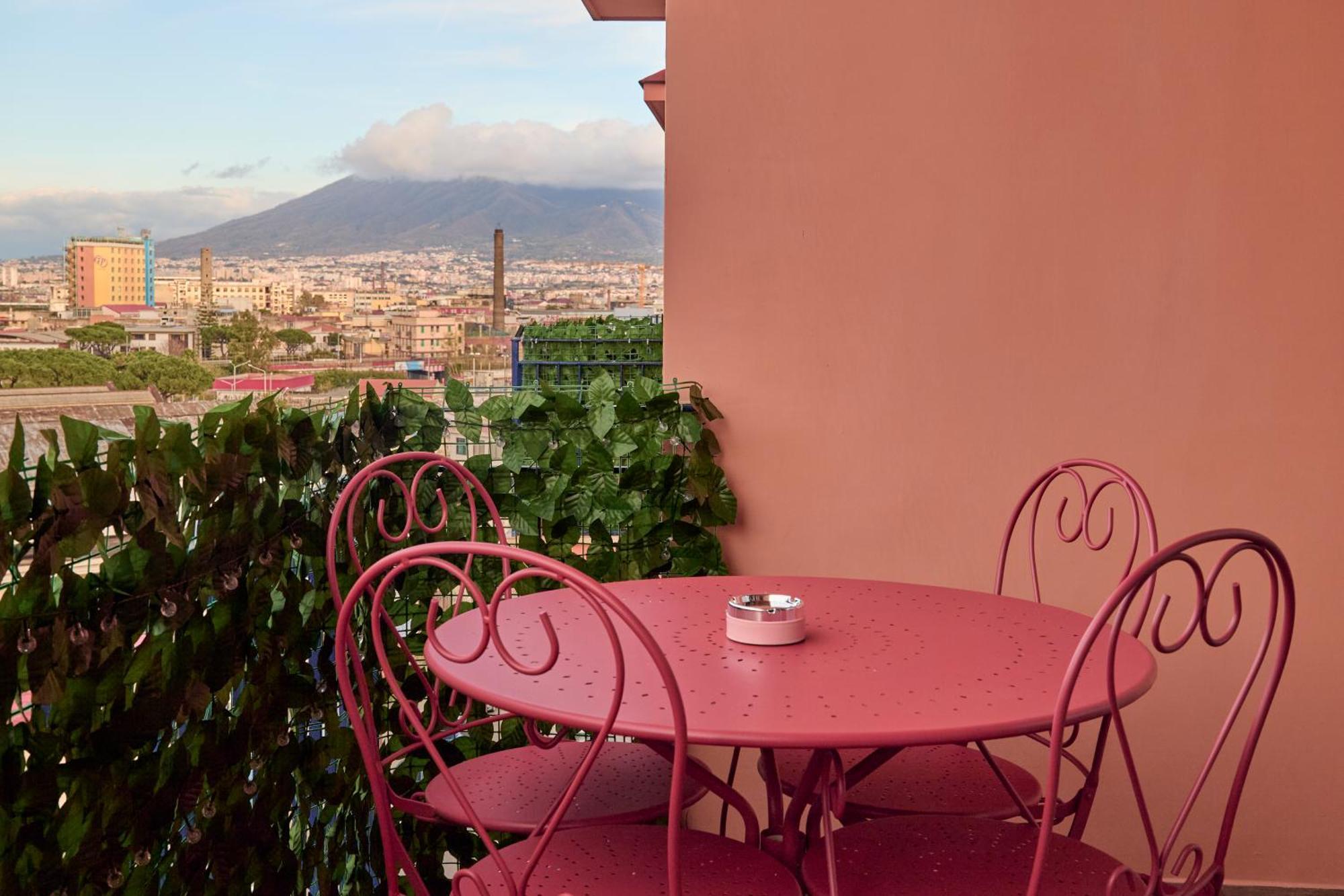 Lumina Naples