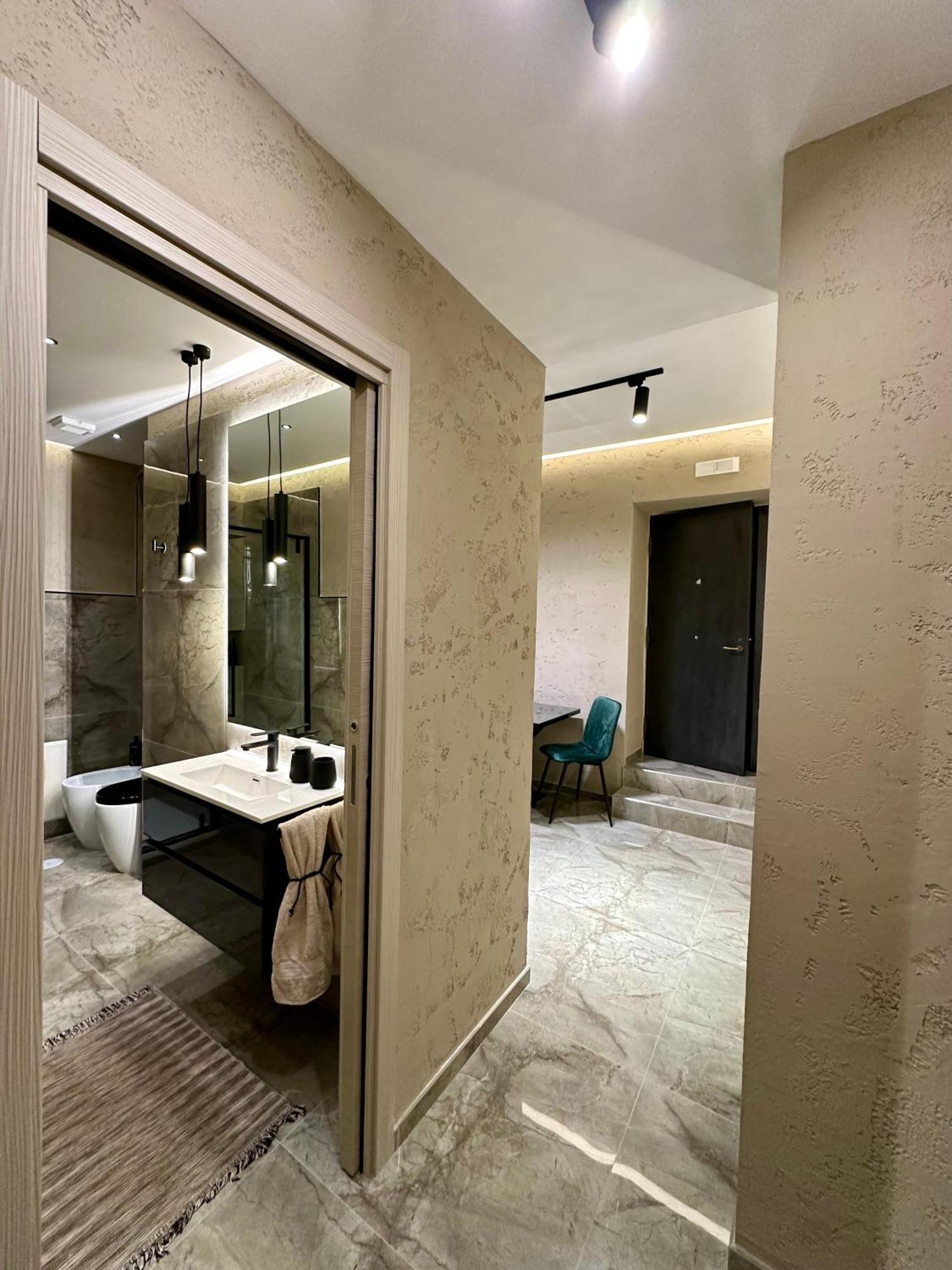 Falco Boutique With Jacuzzi Apartment