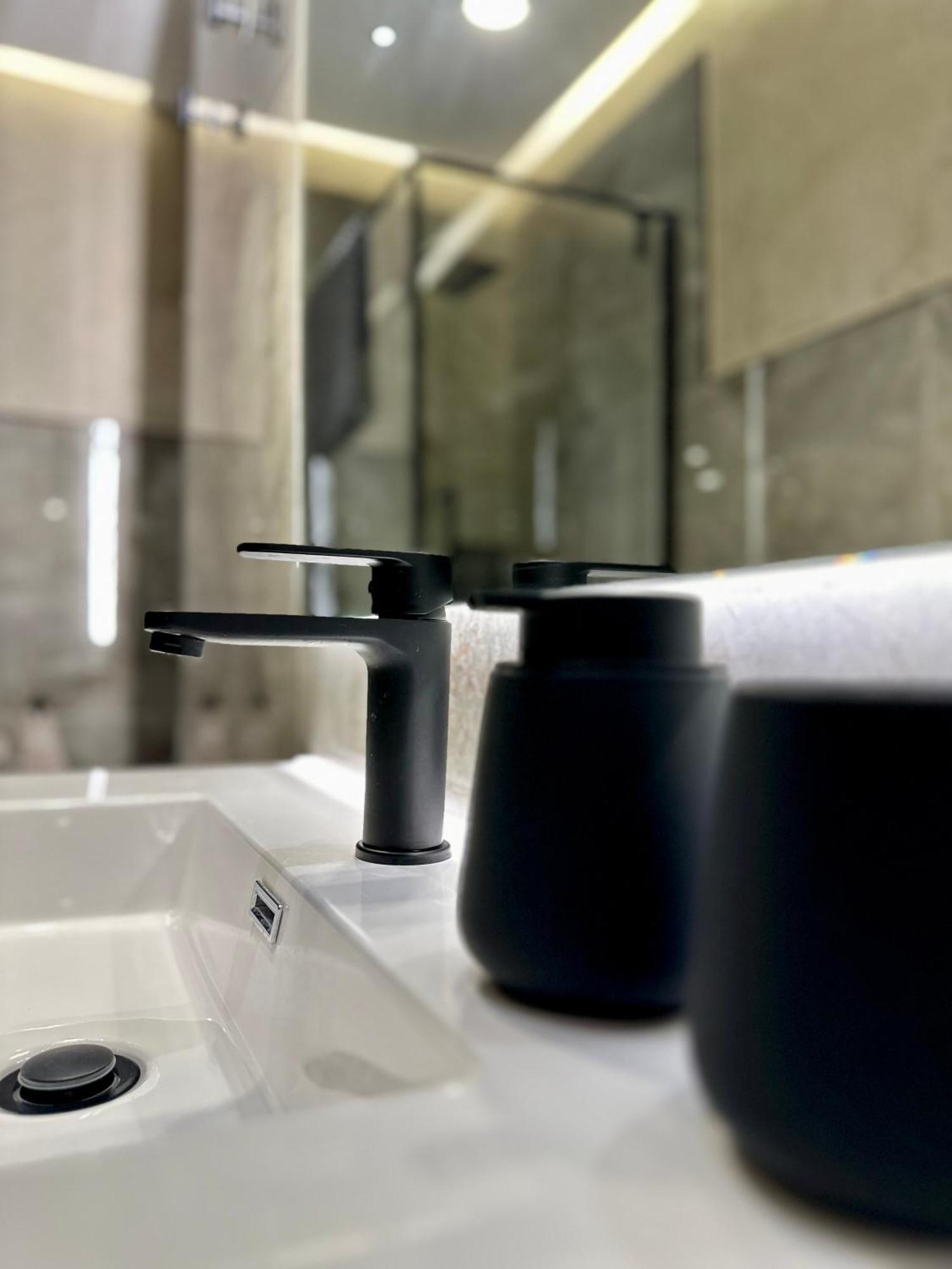 Falco Boutique With Jacuzzi Apartment
