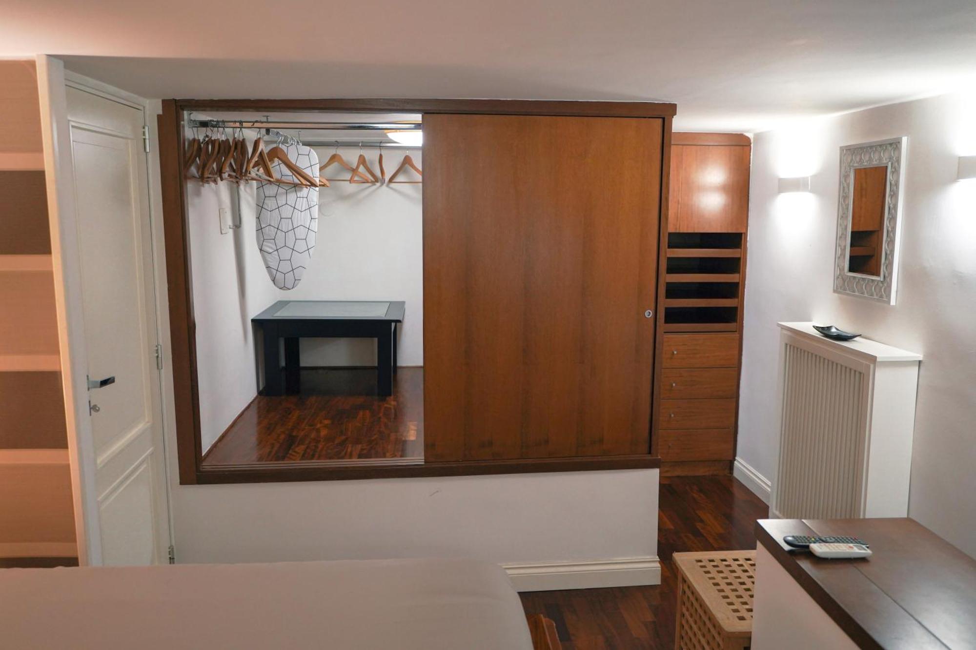 Apartment Chiatamone Premium