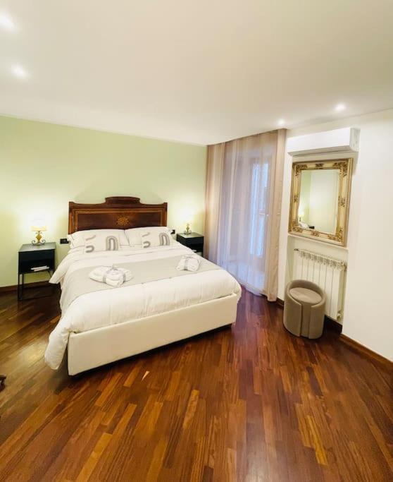 Re Gallo Luxury Plebiscito In Via Chiaia Apartment Naples