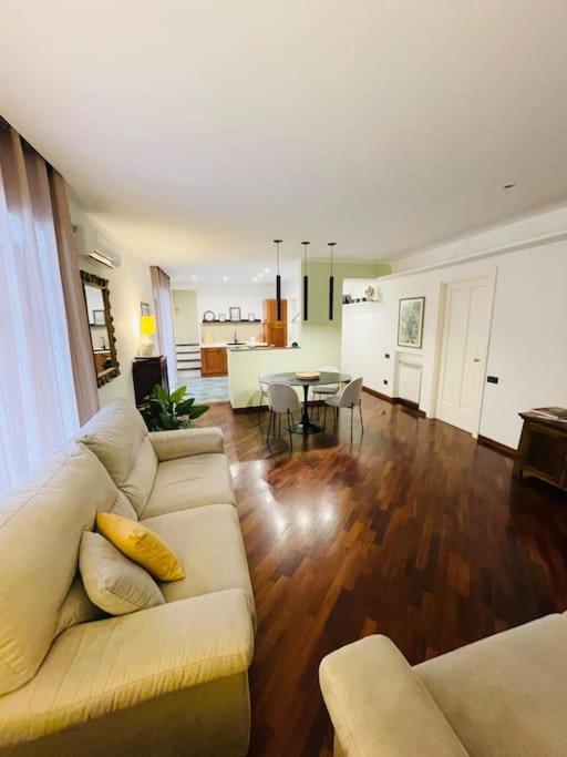 Re Gallo Luxury Plebiscito In Via Chiaia Naples