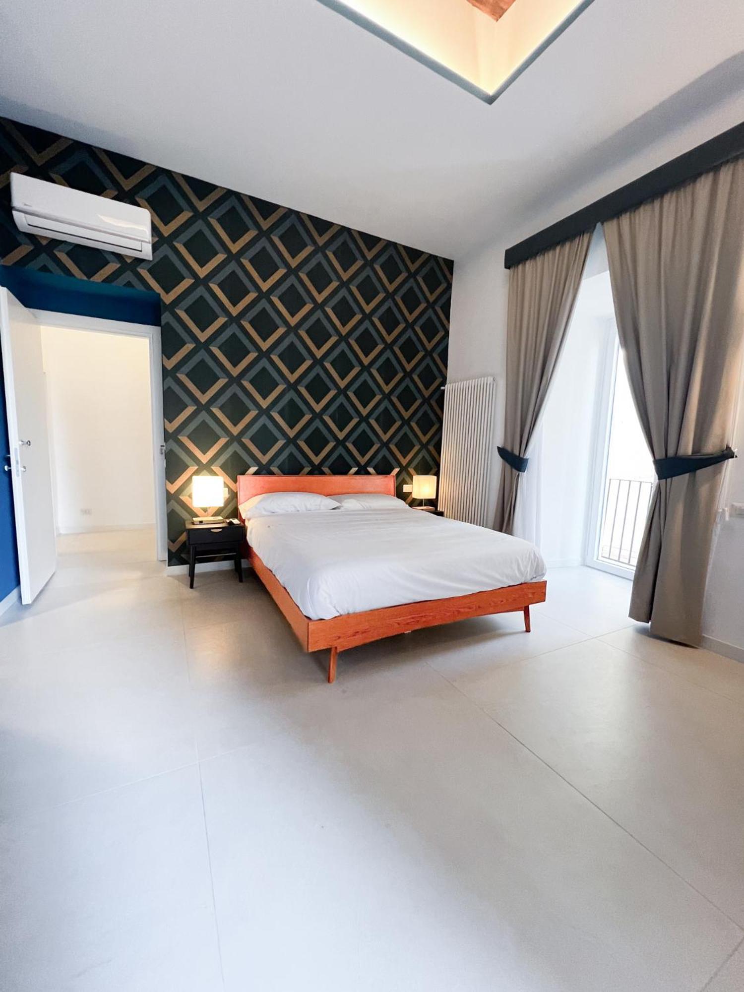 Spaccanapoli 56 Naples