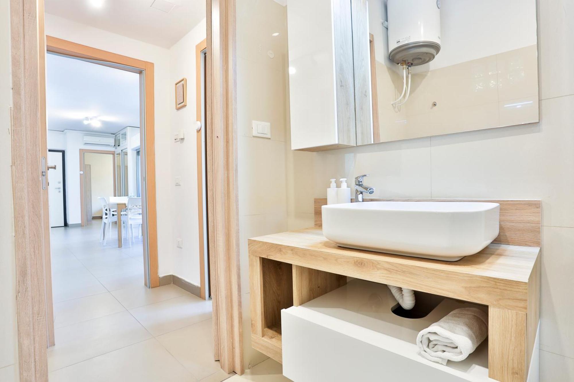 Sebeto With Parking & Netfilx Apartment Naples