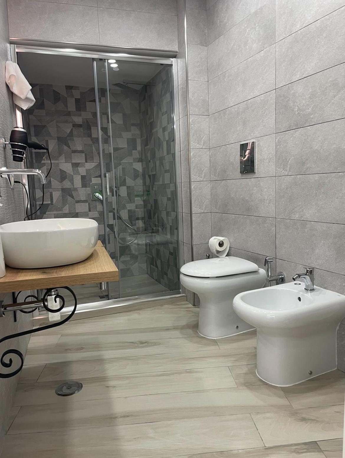 Metro Stazione-museo 500 M-appartamento Ed Elegante Dimora De Curtis Apartment