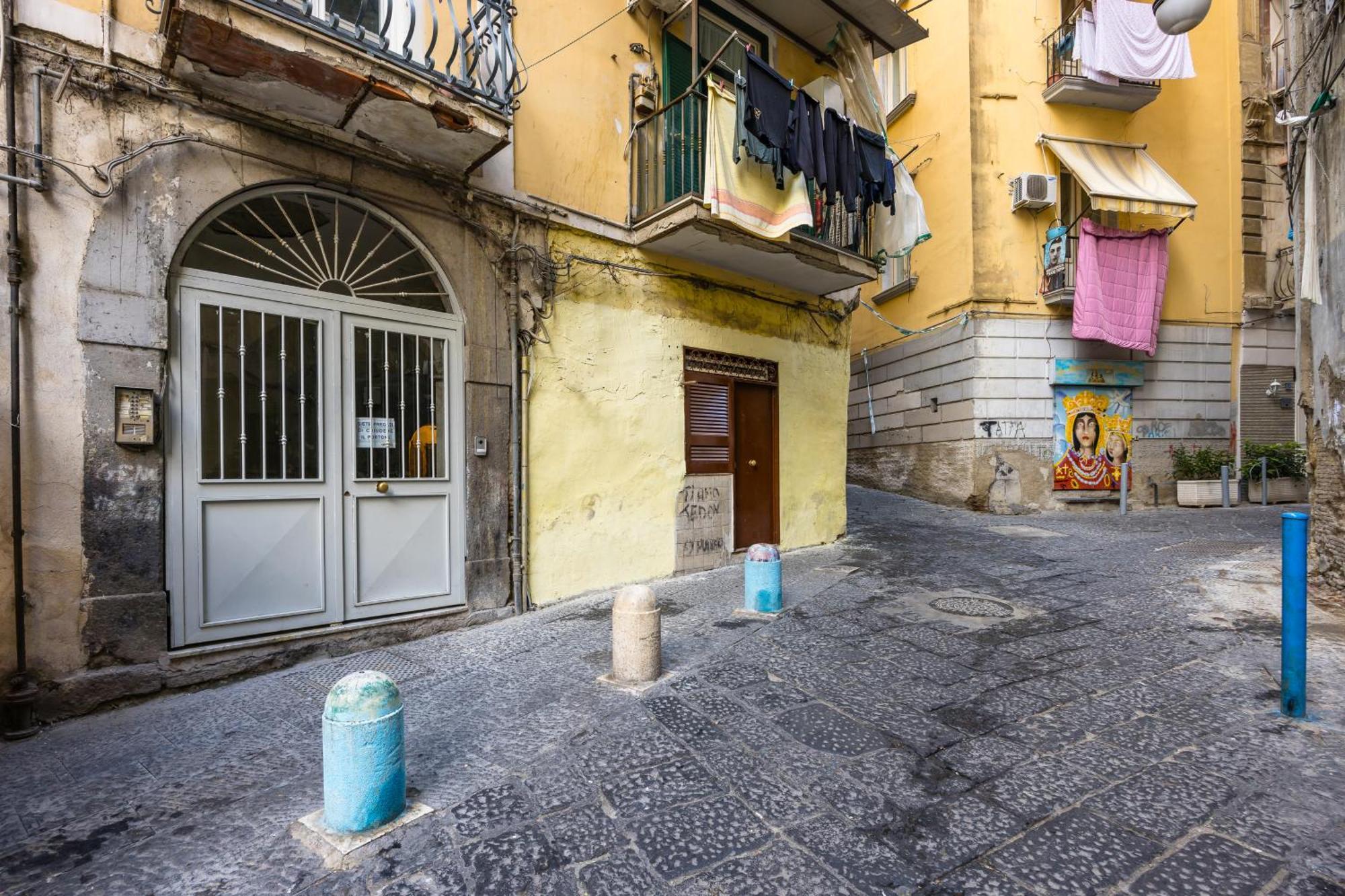 A Due Passi - Spagnoli Naples