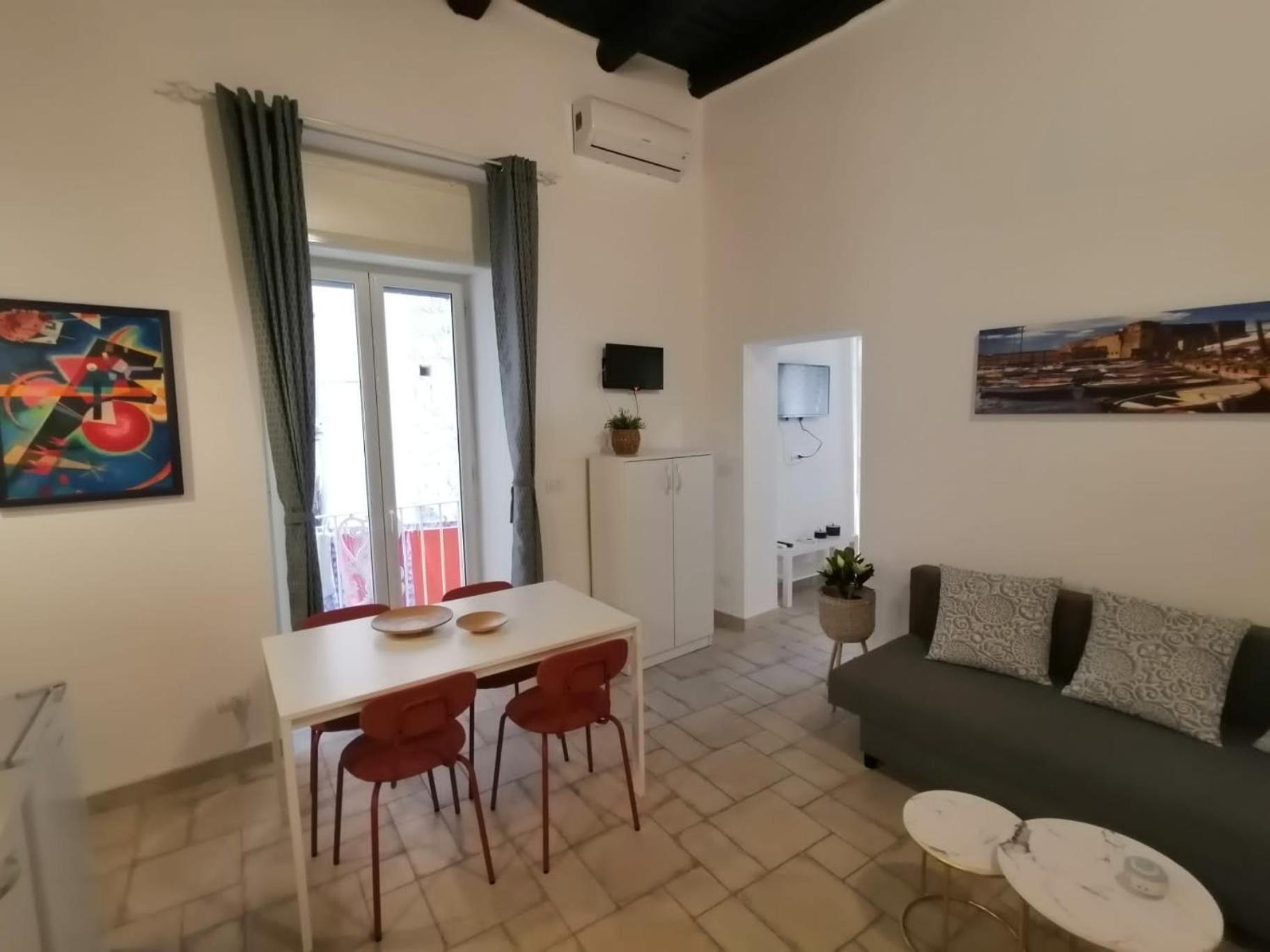 Il Vicoletto Sul Castello * Naples