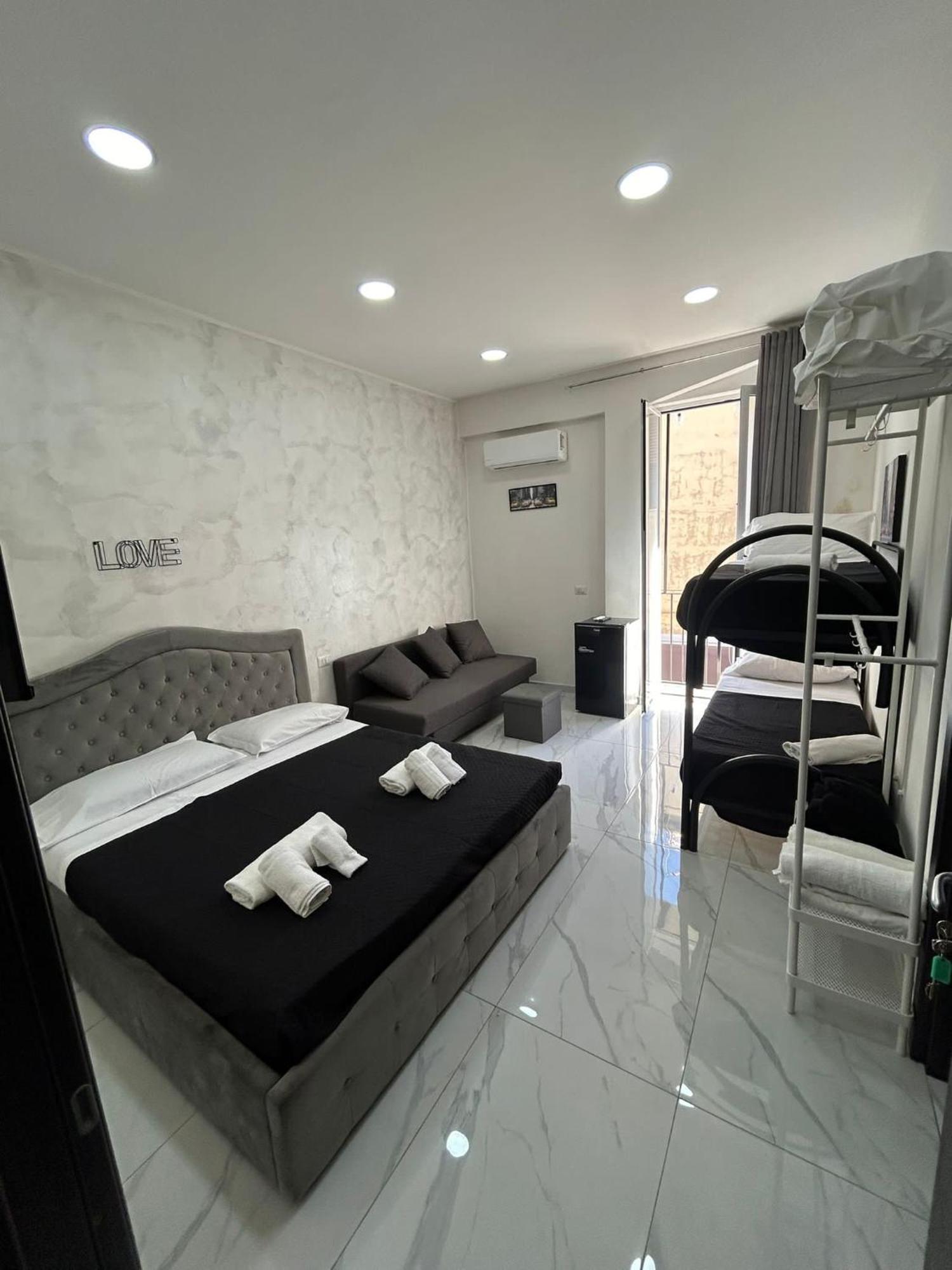 Terrace Luxury Caracciolo Apartment Naples
