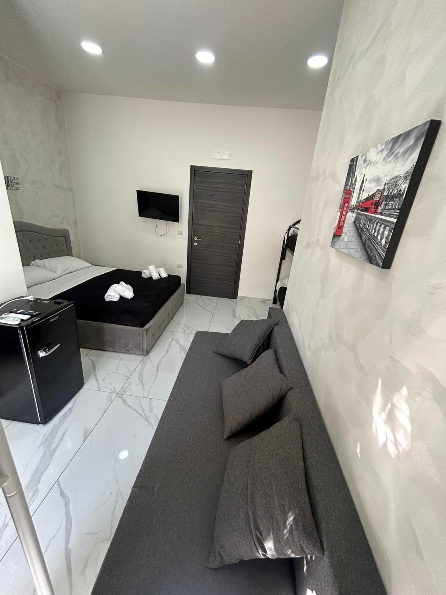 Terrace Luxury Caracciolo Apartment