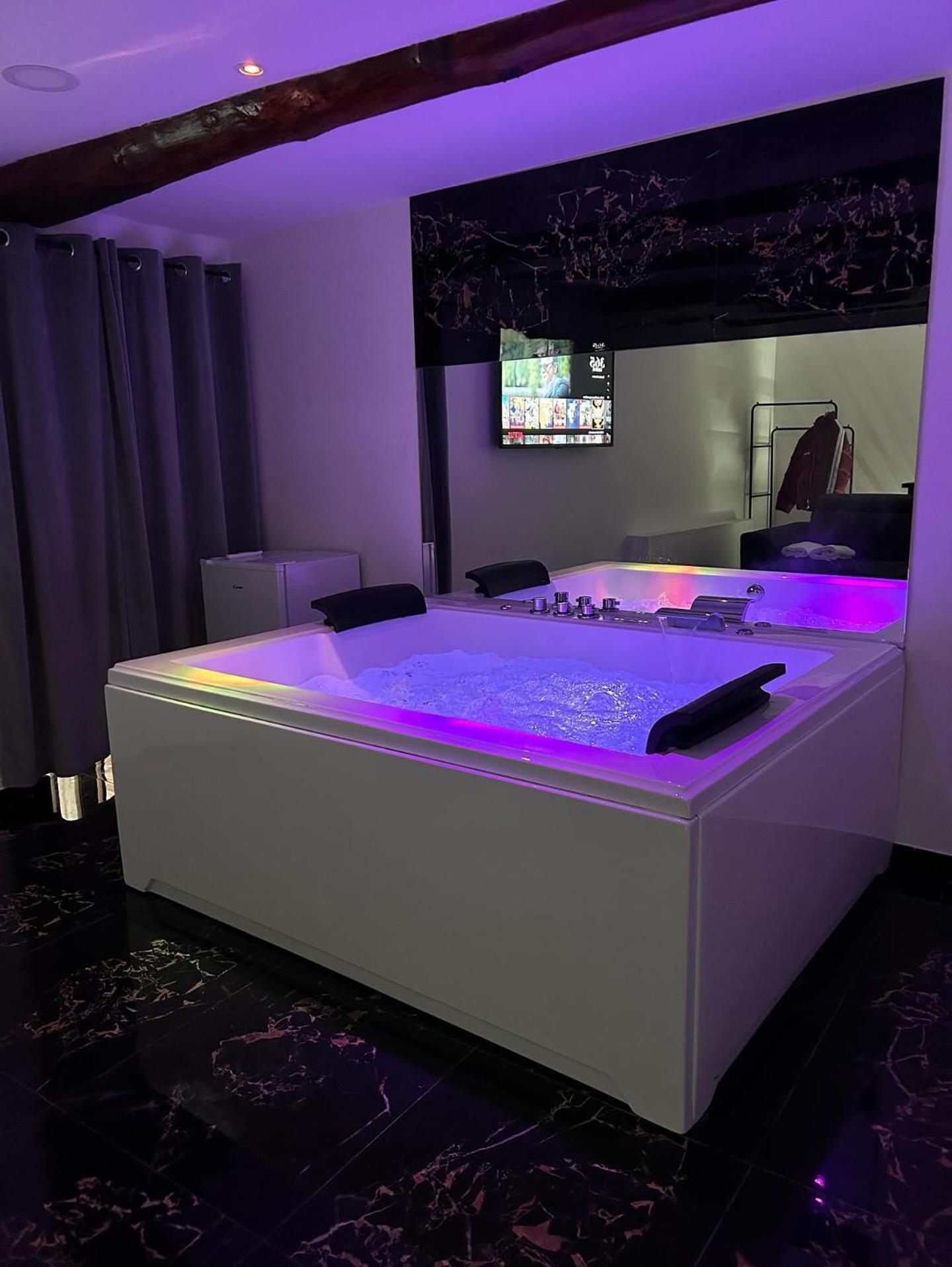 Giovanni Luxury Suites *