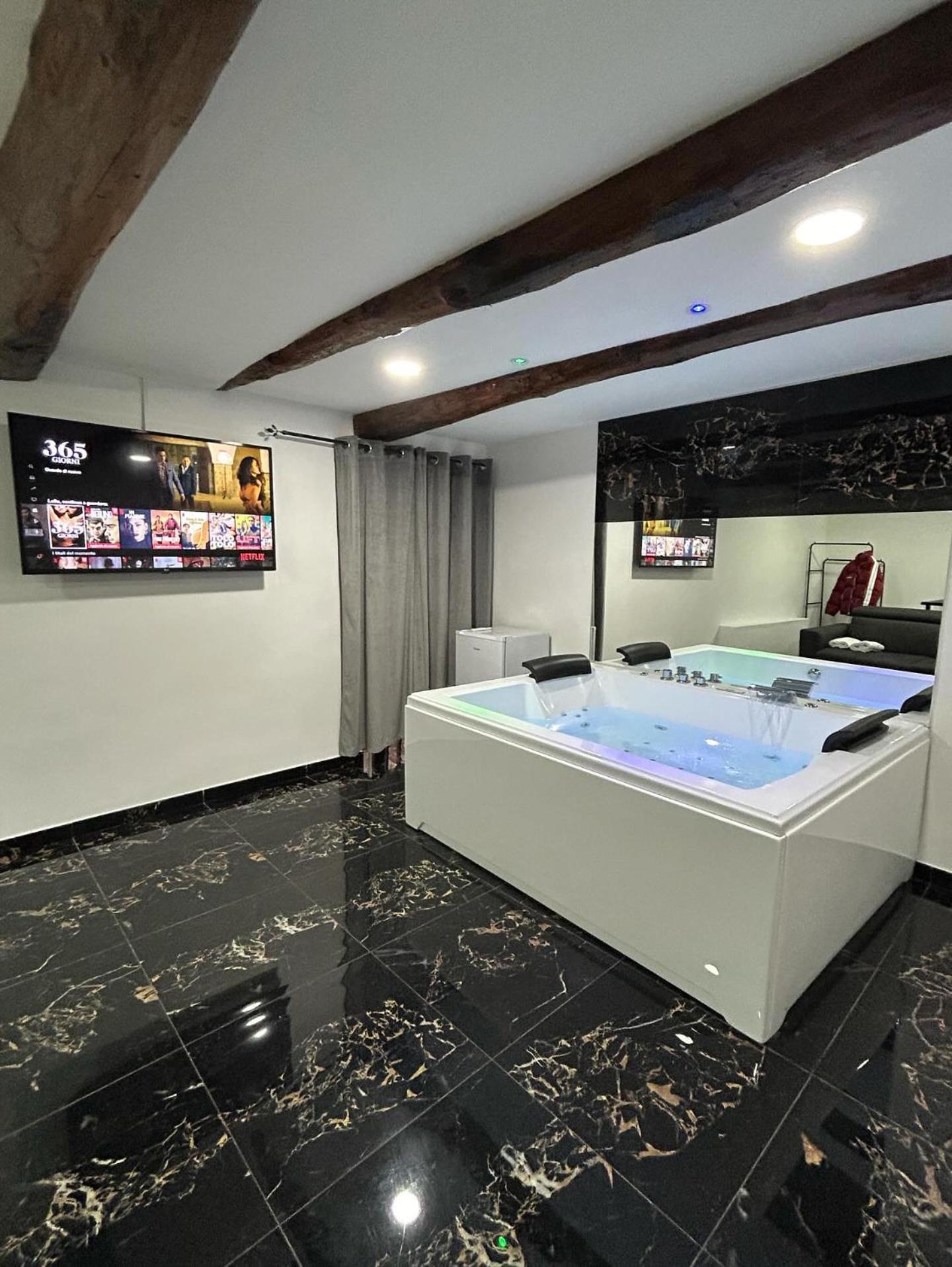Giovanni Luxury Suites Apartment *