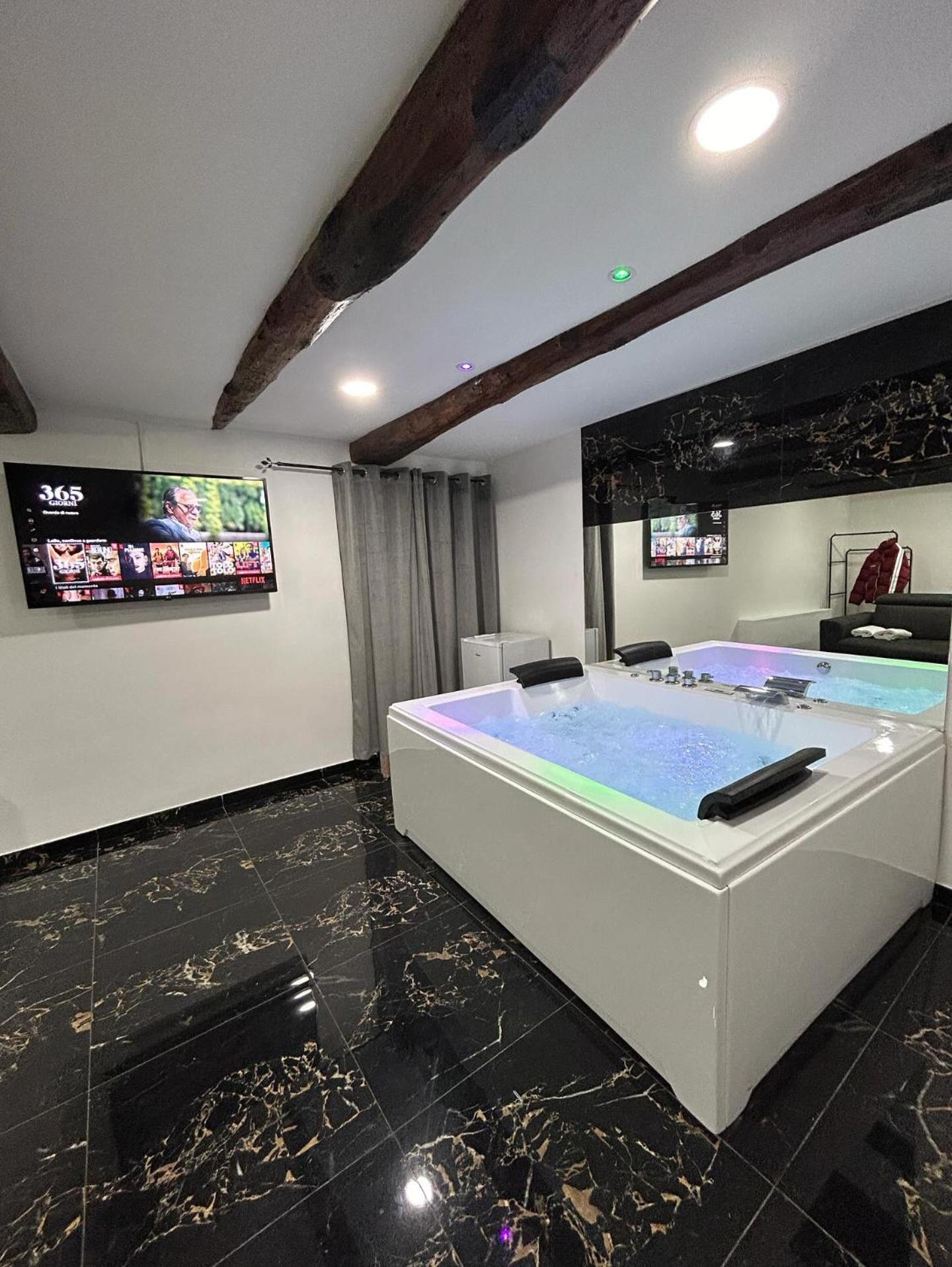 Giovanni Luxury Suites