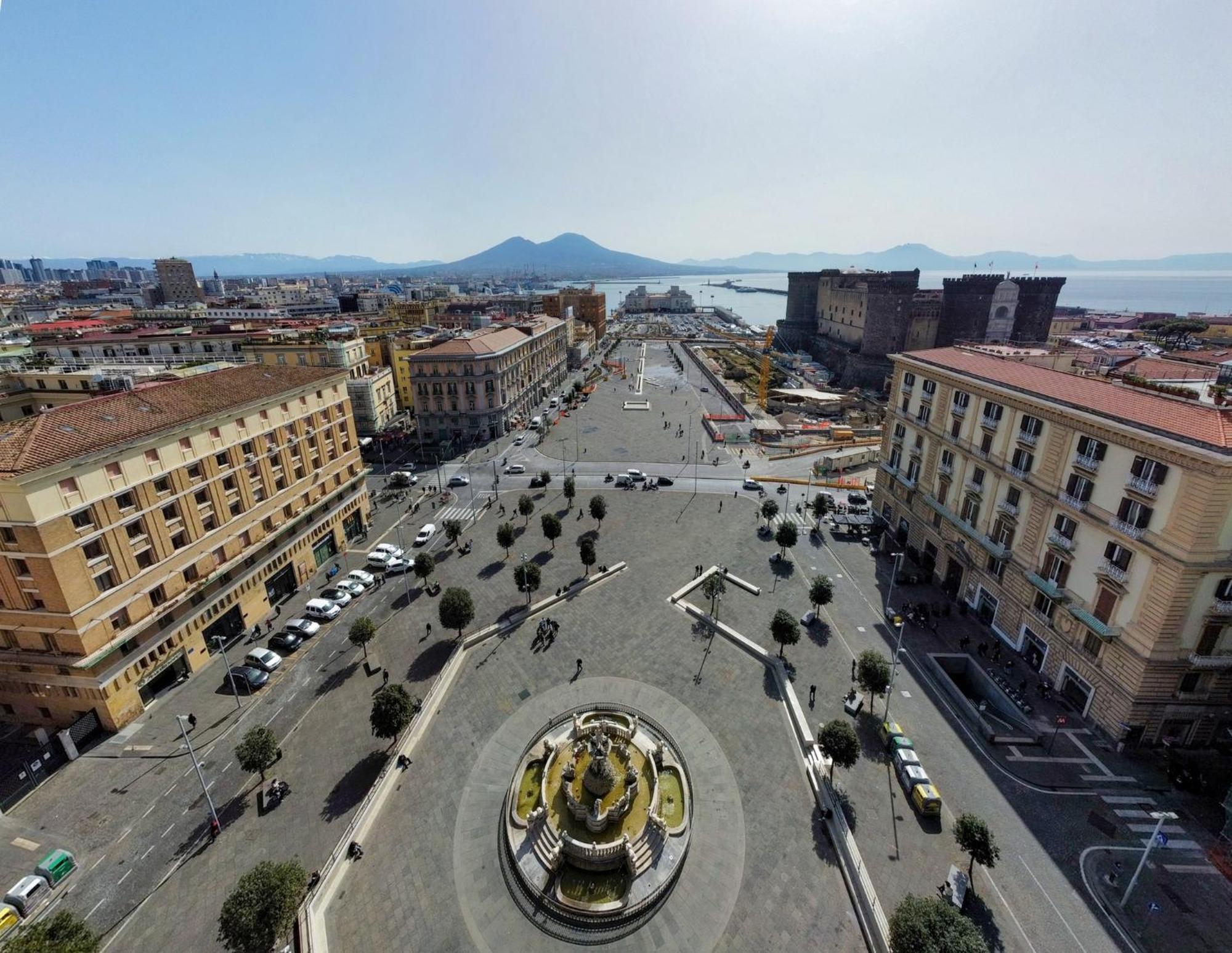 Elegant Flat At Municipio By Napoliapartments * Naples