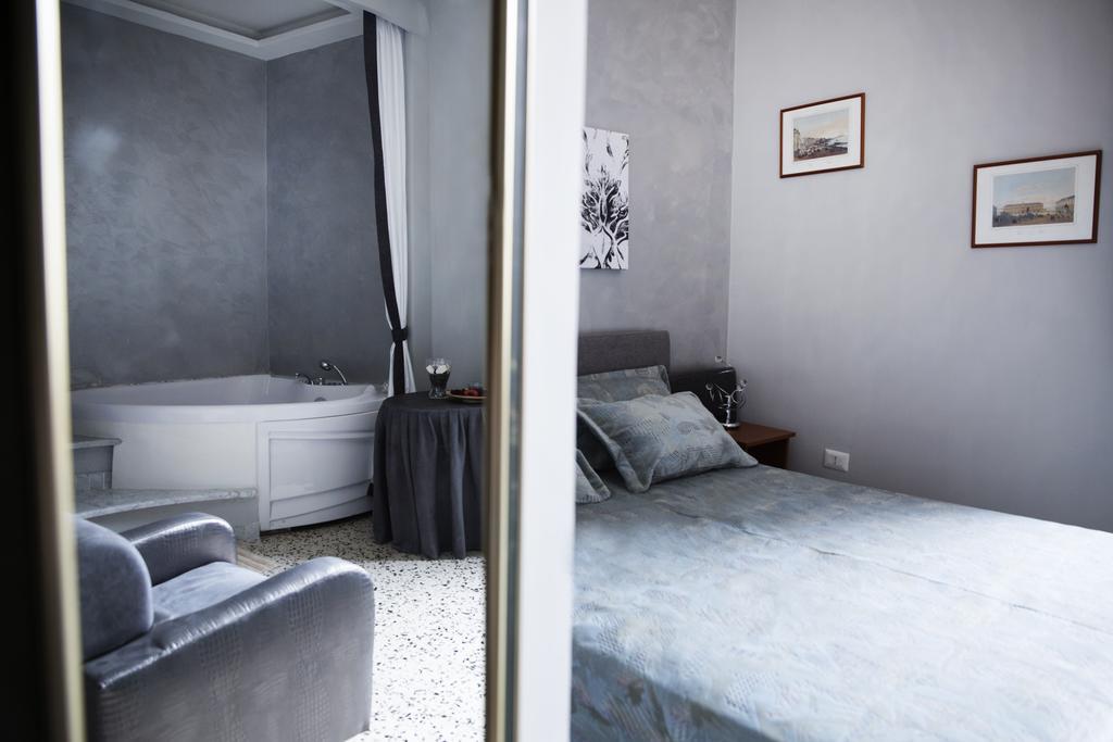 Rochel Naples