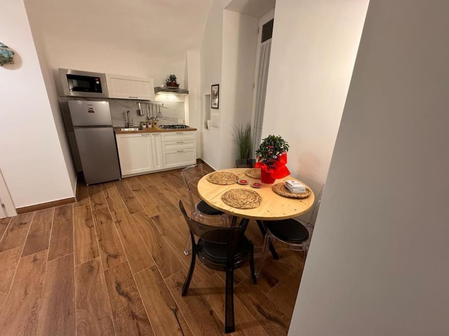 Apartment Domus Miraculi: Casa Storica Nel Cuore Di Naples