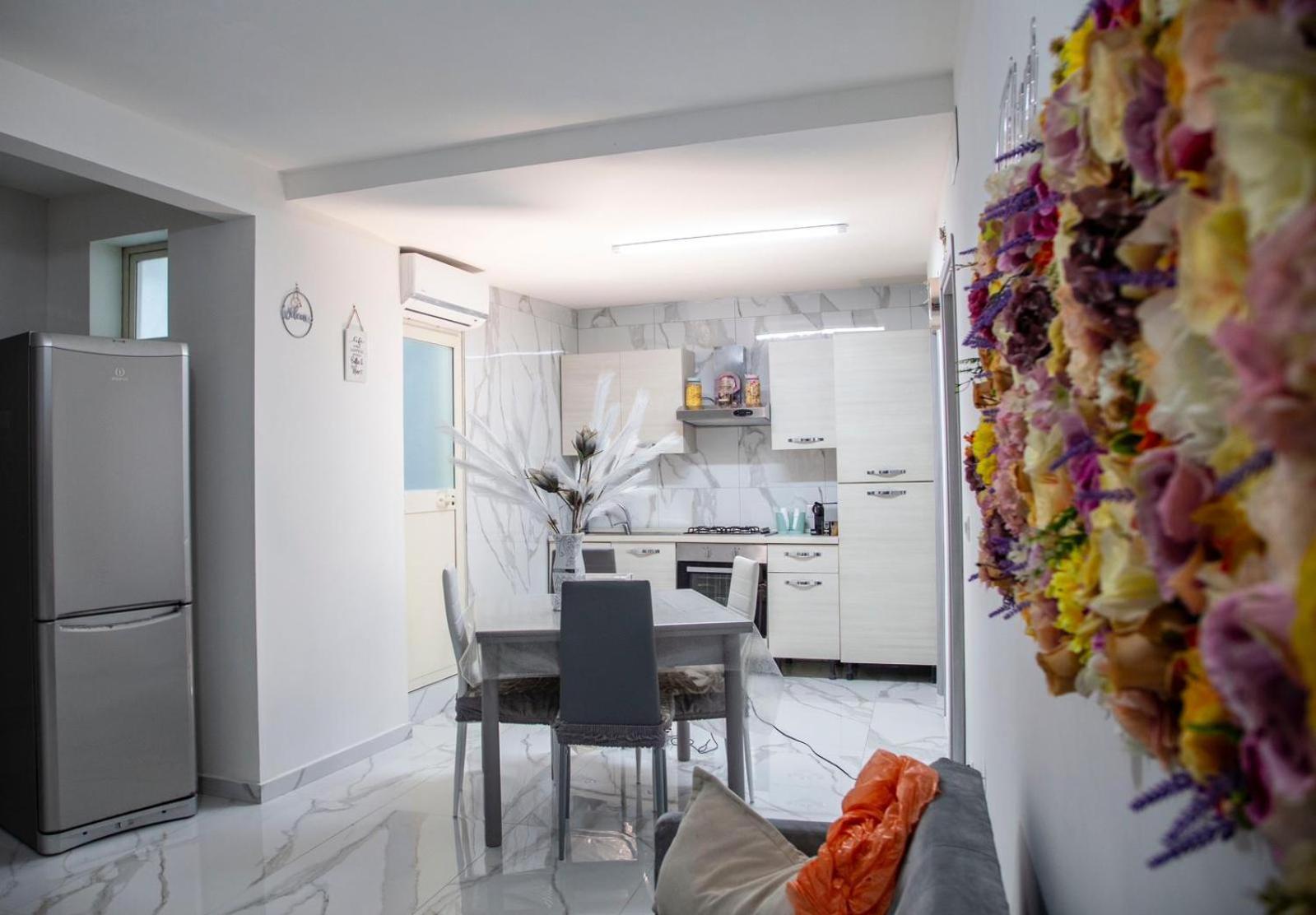 Apartment Tiluri Naples