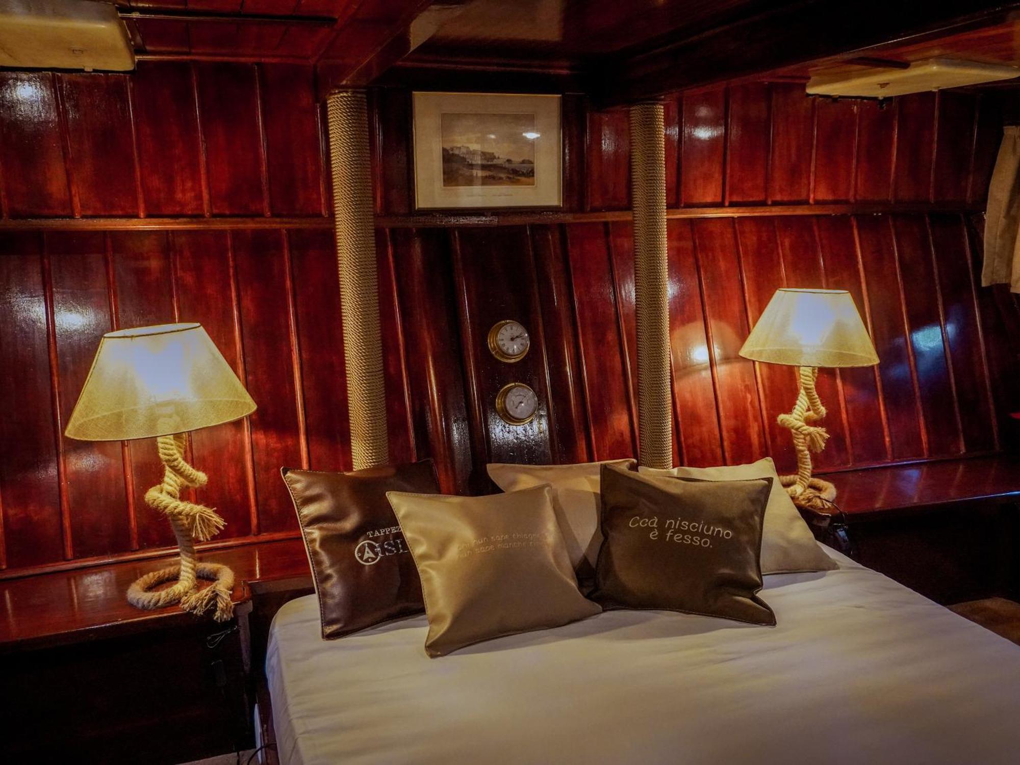 Botel Caicco Don Giovanni Naples