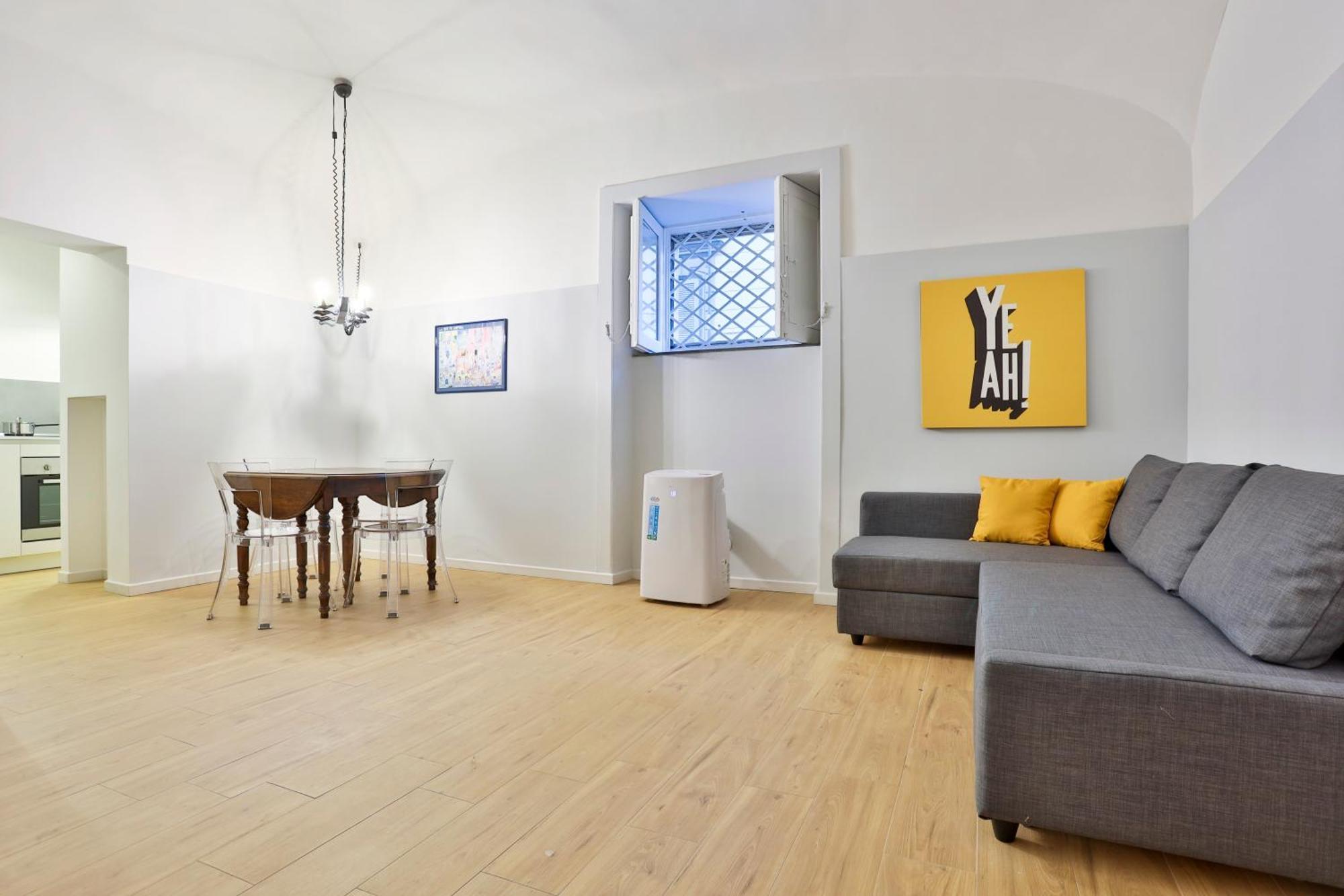 Apartment Urban Living In Chiaia - Close To Grenoble