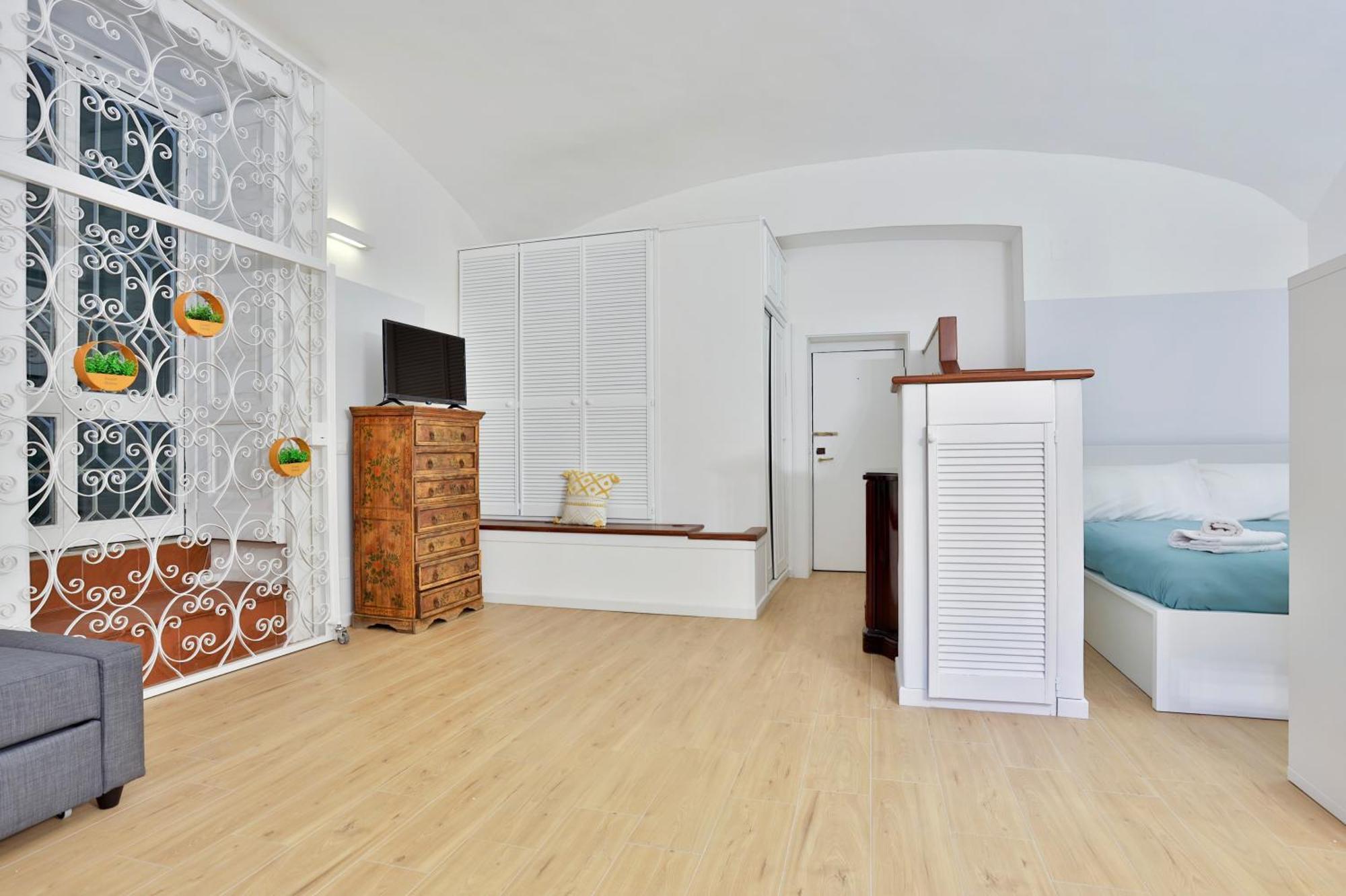 Urban Living In Chiaia - Close To Grenoble Apartment