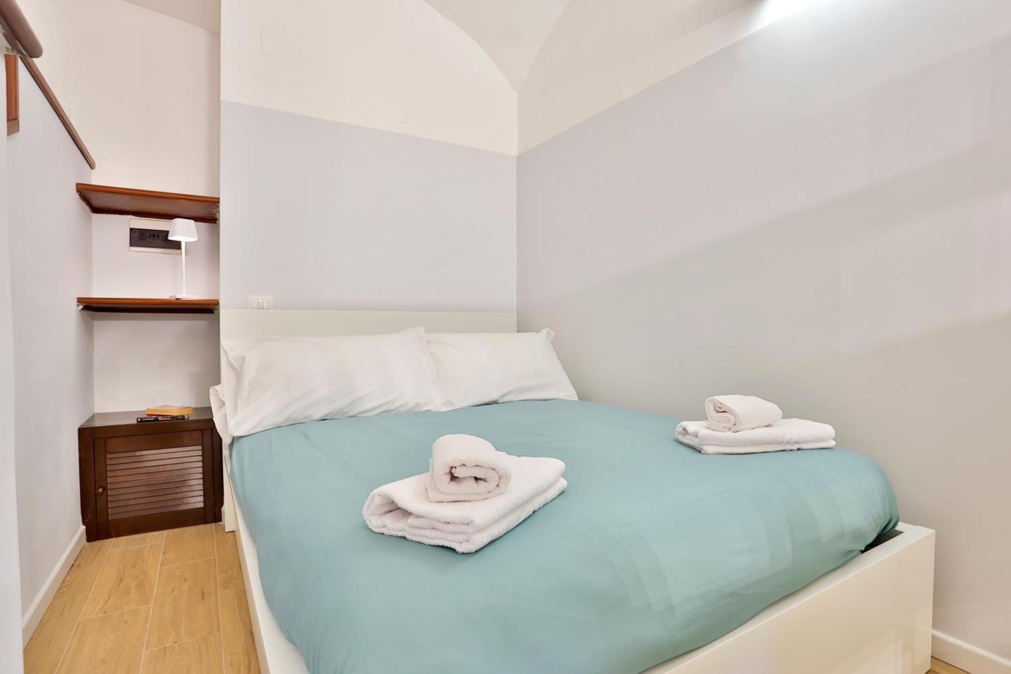 Urban Living In Chiaia - Close To Grenoble Apartment *