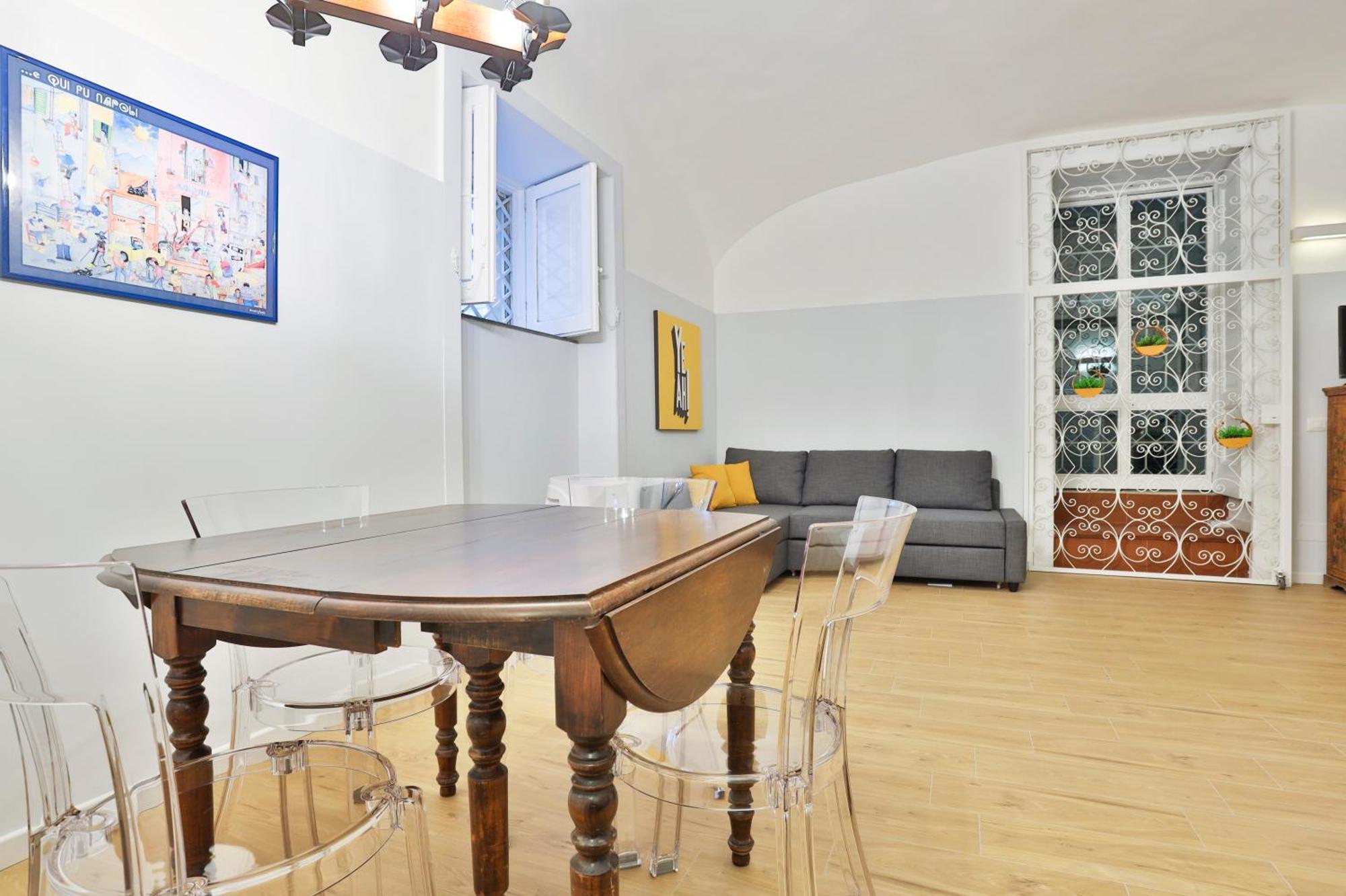 Apartment Urban Living In Chiaia - Close To Grenoble Naples