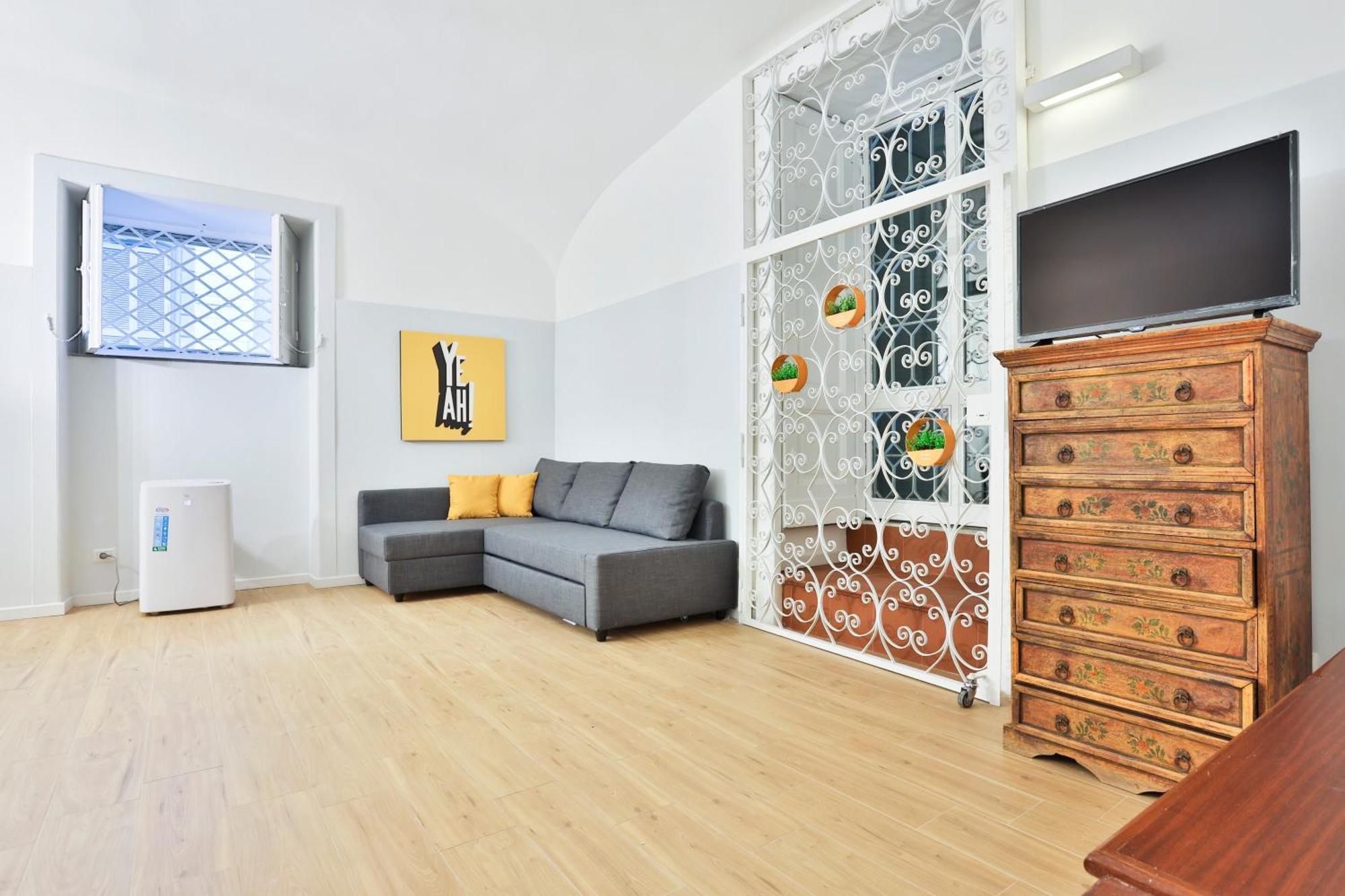 Urban Living In Chiaia - Close To Grenoble Naples