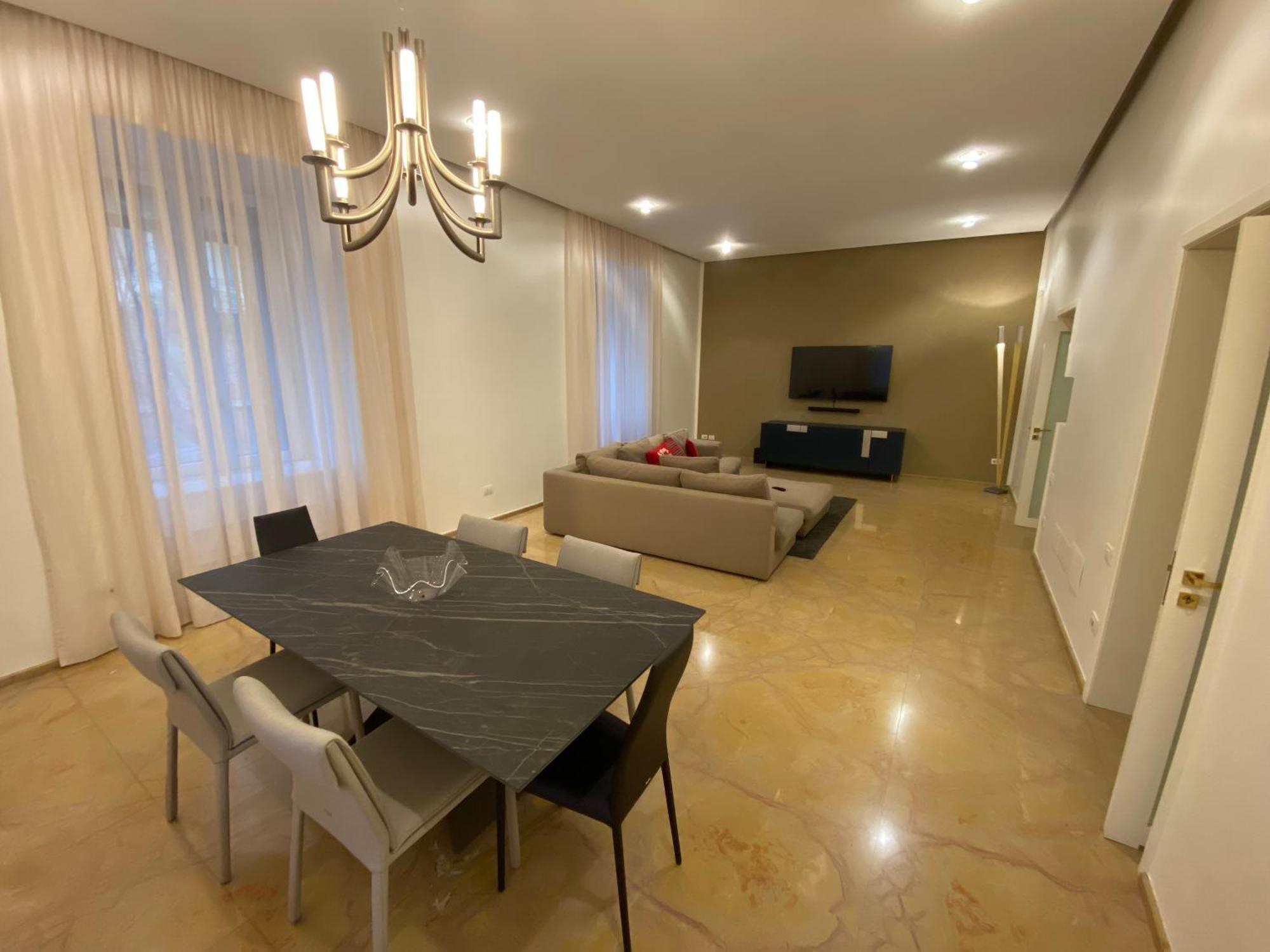 Luxury House With Parking Apartment