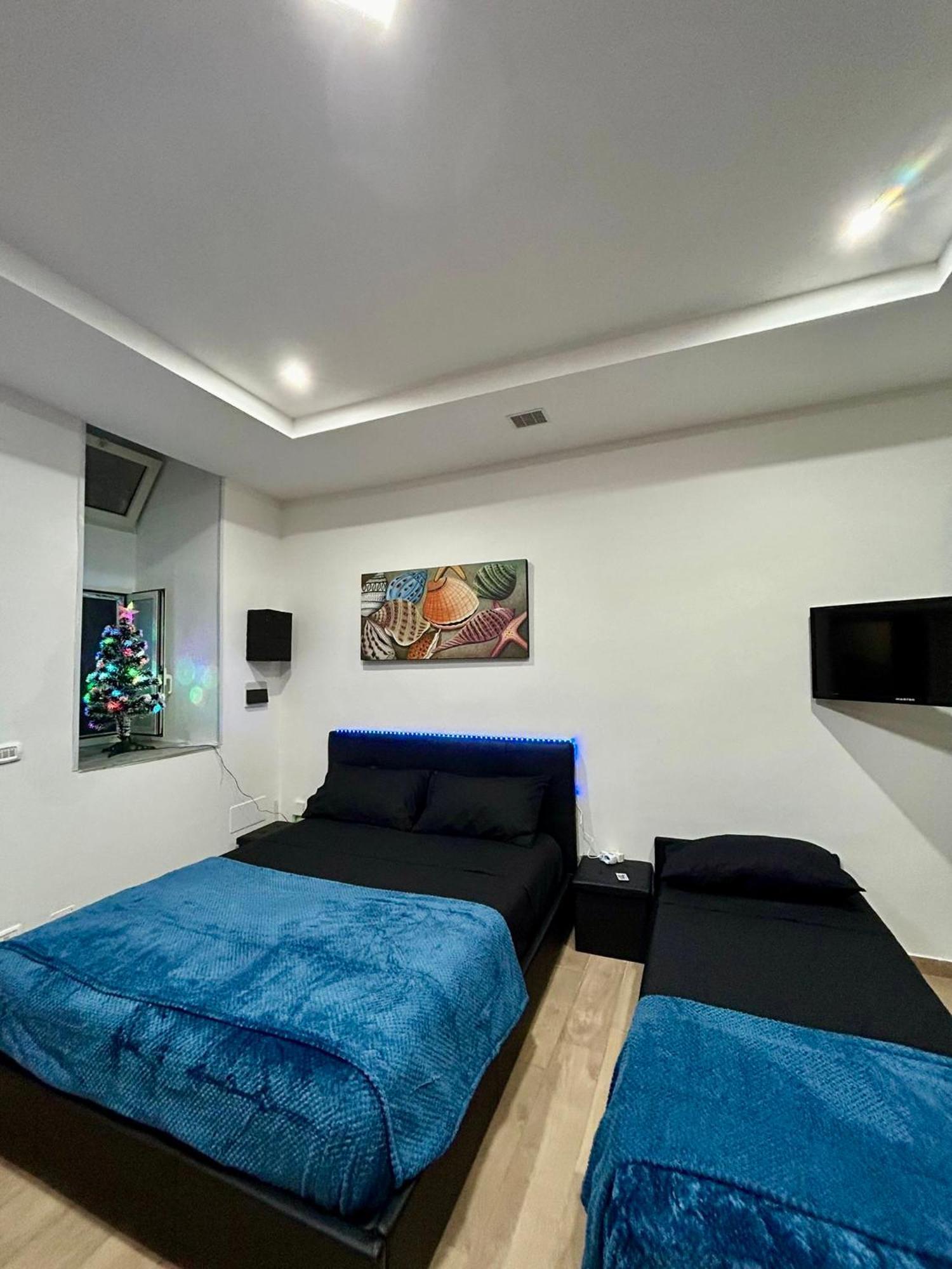 Golden House Apartment *