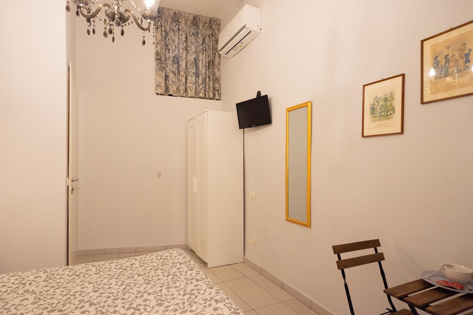 Bed & Breakfast Dei Decumani Naples