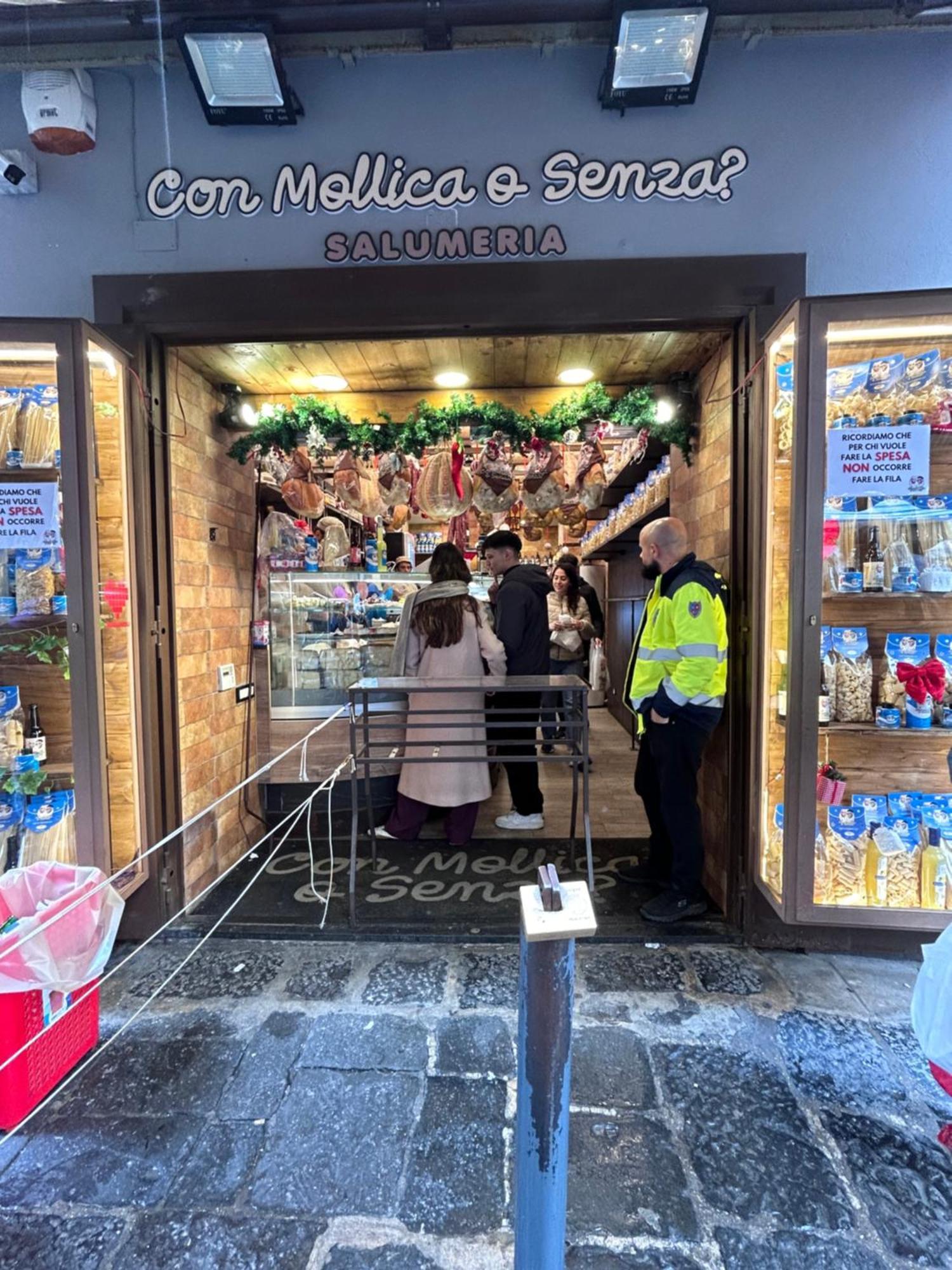 Olina 1 * Naples