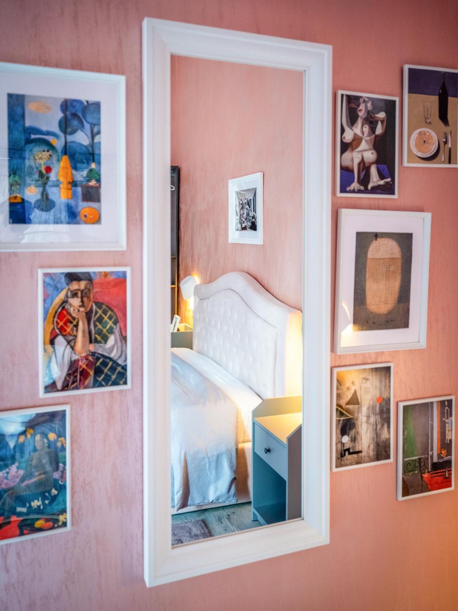 Momarooms Naples
